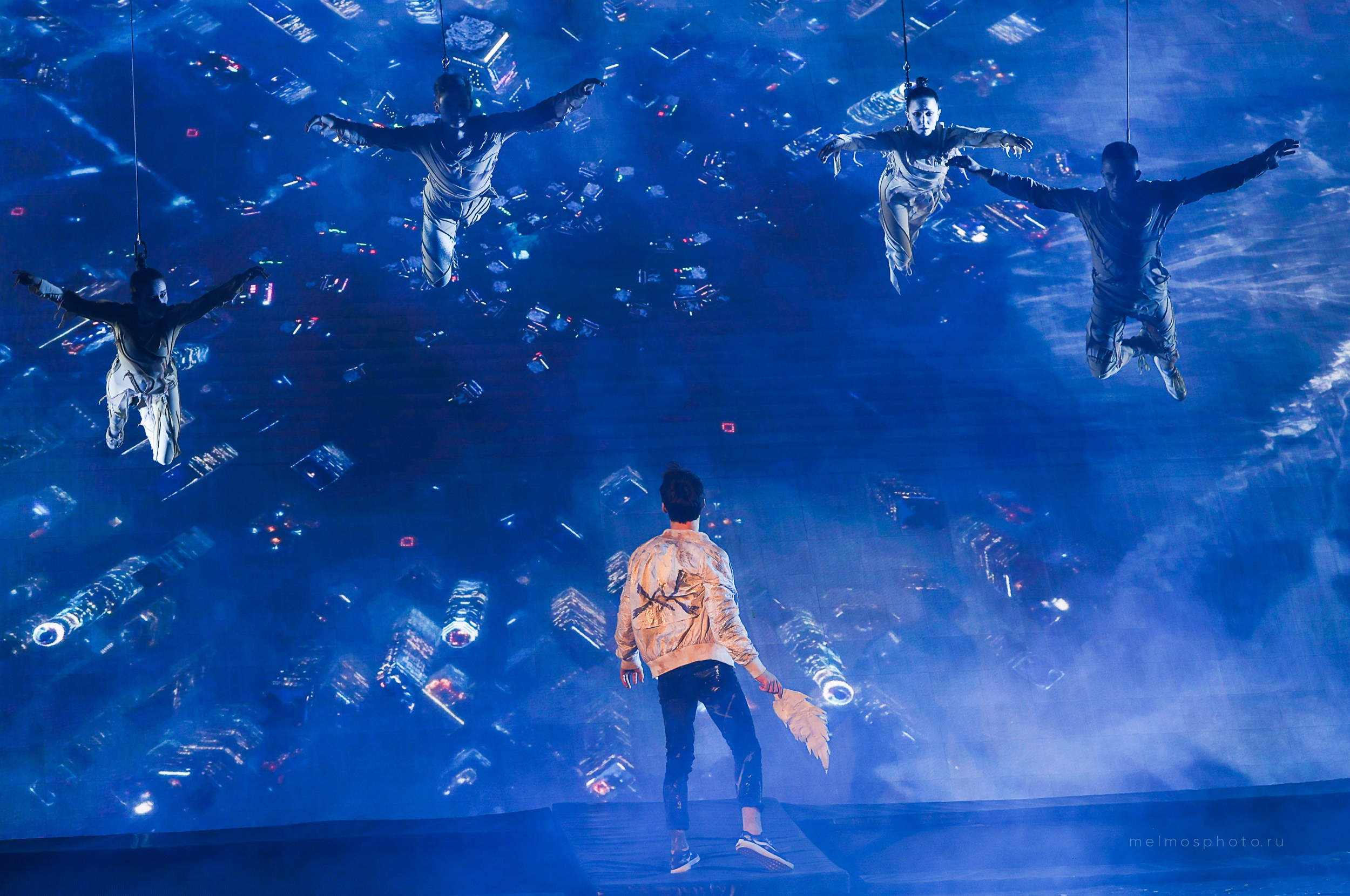 АНТИГРАВИТАЦИЯ. Репортажный, архитектурный, театральный и файн-арт фотограф Лена Мельникова в Москве