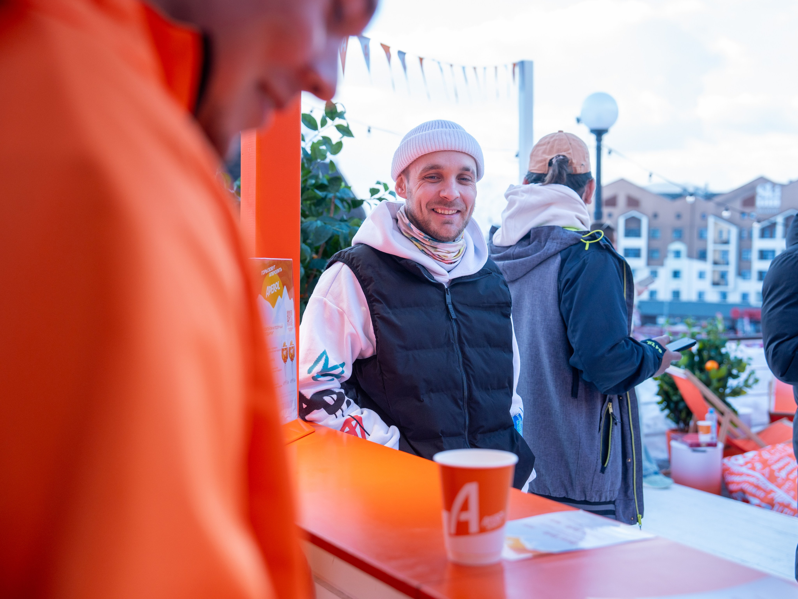 Фотоотчет партнерской интеграции Aperol Spritz на Роза Фест 2025. Репортажный фотограф в Красной Поляне и Сочи Павлюченко Екатерина