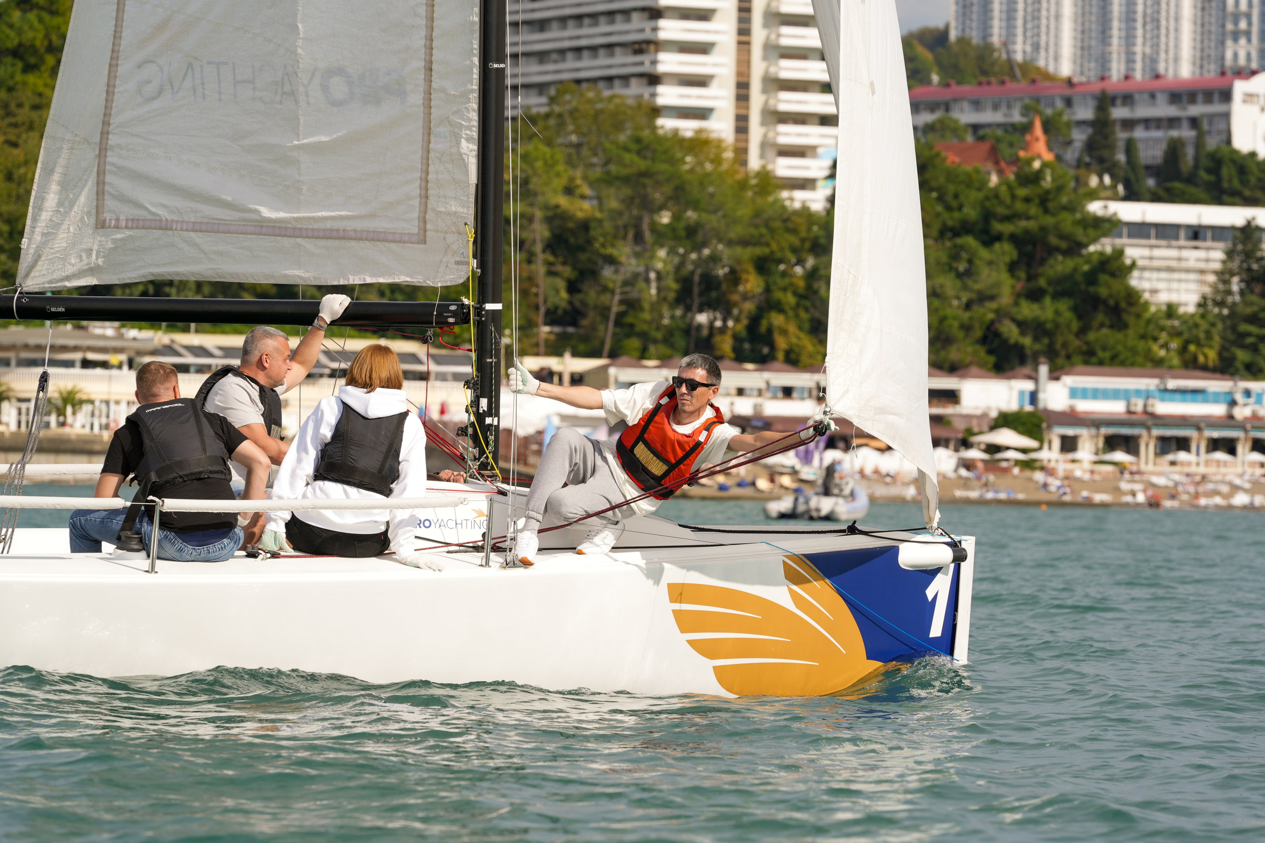 Яхтенная регата для компании Агрегатка. Репортажный фотограф в Красной Поляне и Сочи Павлюченко Екатерина