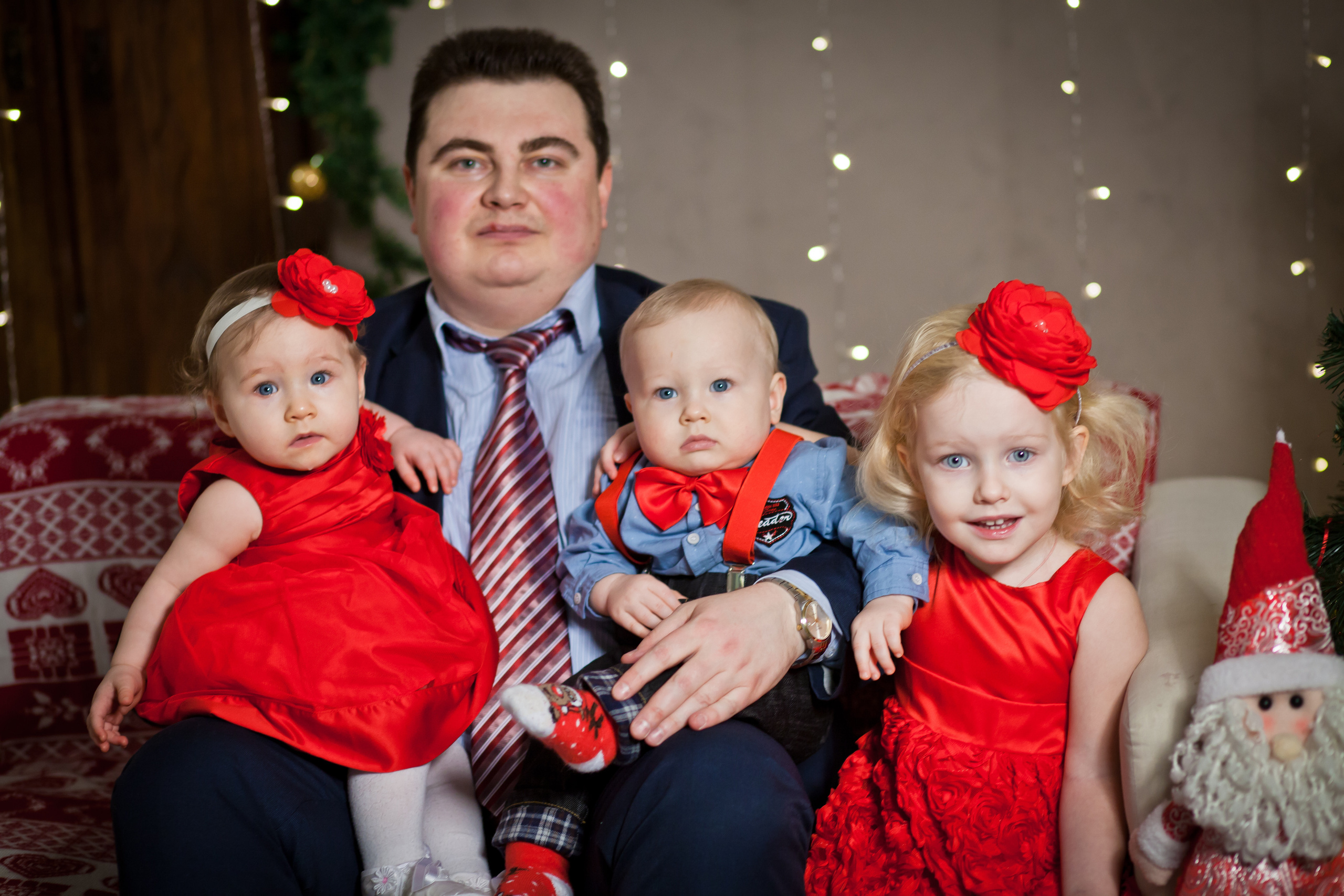 Новогодняя фотосессия в студии для многодетной семьи.
