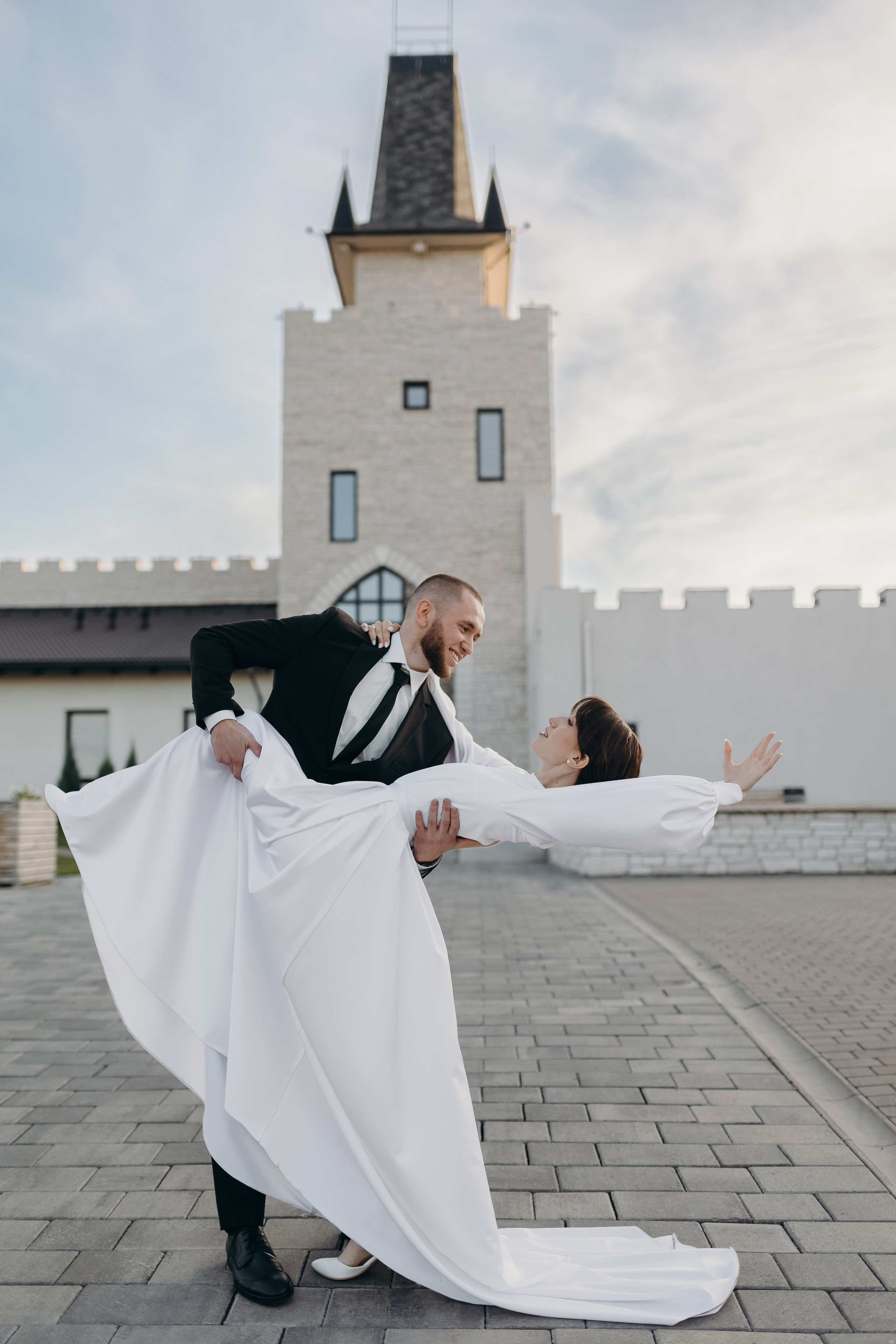 Свадьба для своих в Замке Шамони в Красноярске. Свадебный фотограф-видеограф в Красноярске Евгений Константинопольский