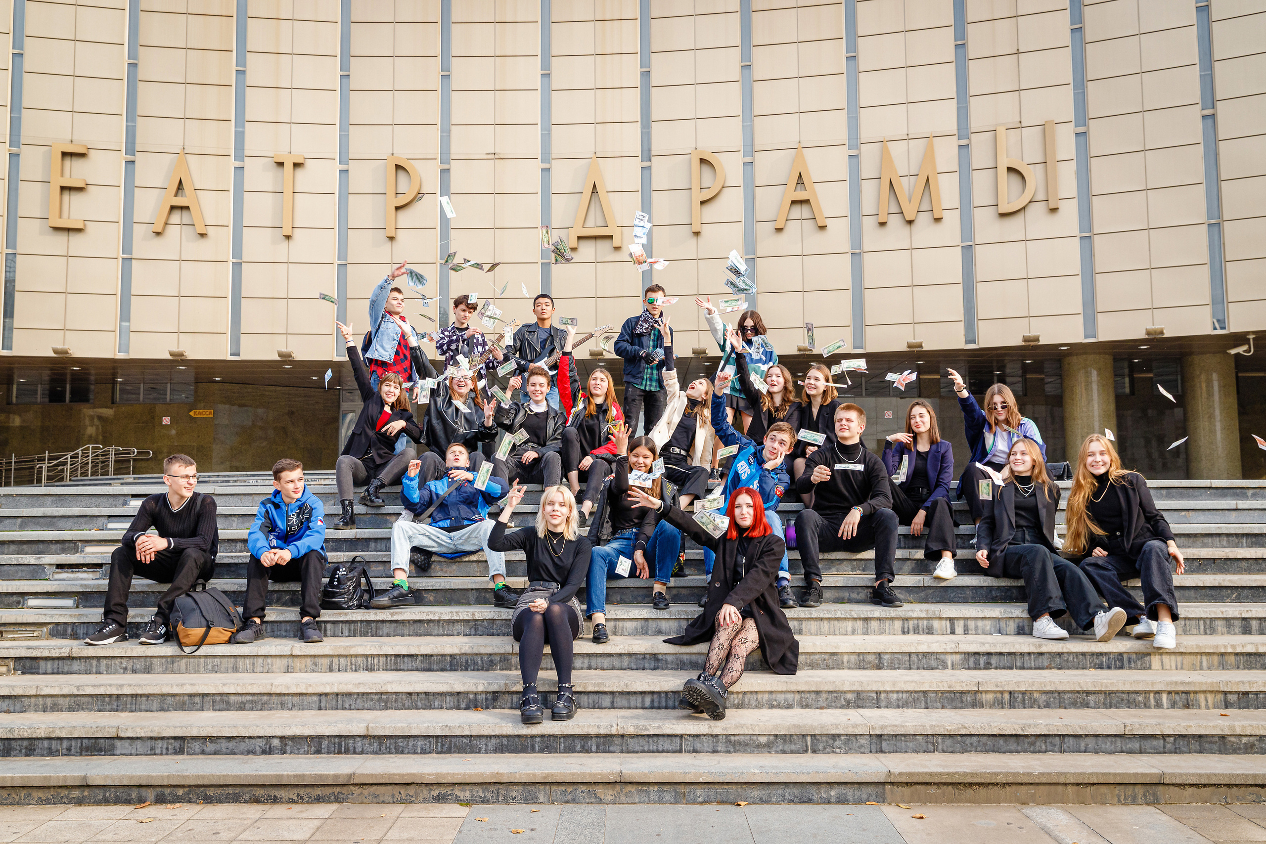 Прогулка по Красной с лёгким намёком на стиль 90-х. Марина Ушакова. Фотограф. Выпускные альбомы. г. Краснодар