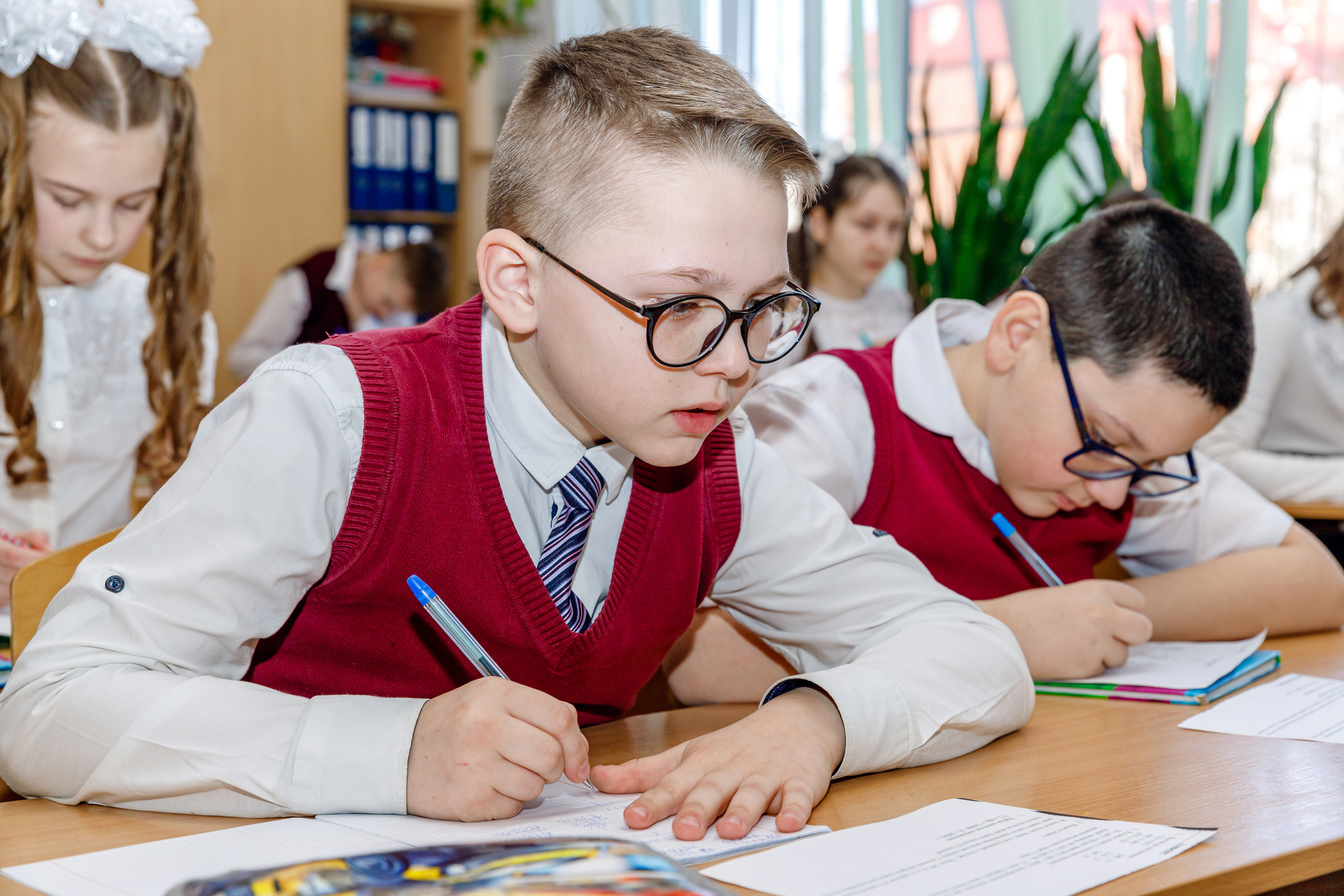 НА УРОКАХ. Марина Ушакова. Фотограф. Выпускные альбомы. г. Краснодар