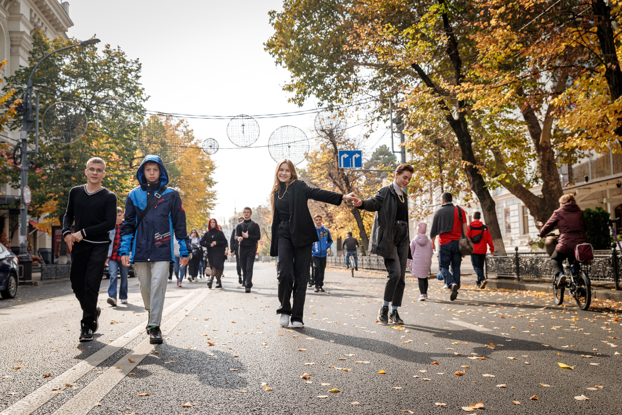 Прогулка по Красной с лёгким намёком на стиль 90-х. Марина Ушакова. Фотограф. Выпускные альбомы. г. Краснодар