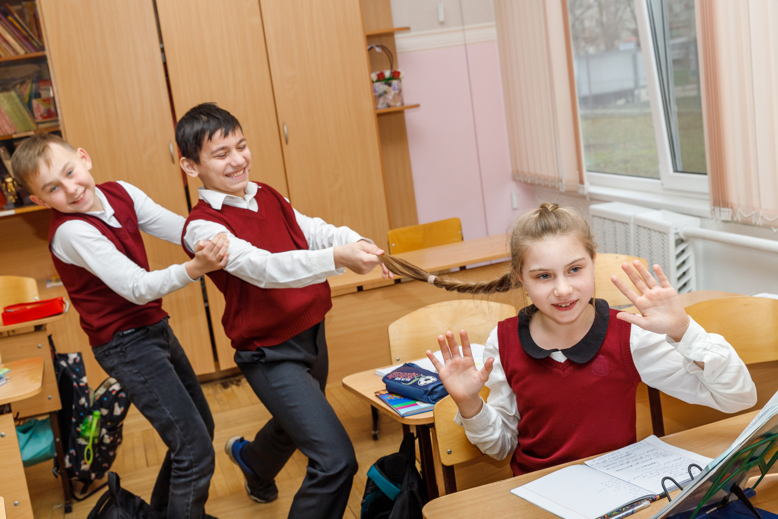 ШКОЛЬНАЯ ЖИЗНЬ. Марина Ушакова. Фотограф. Выпускные альбомы. г. Краснодар