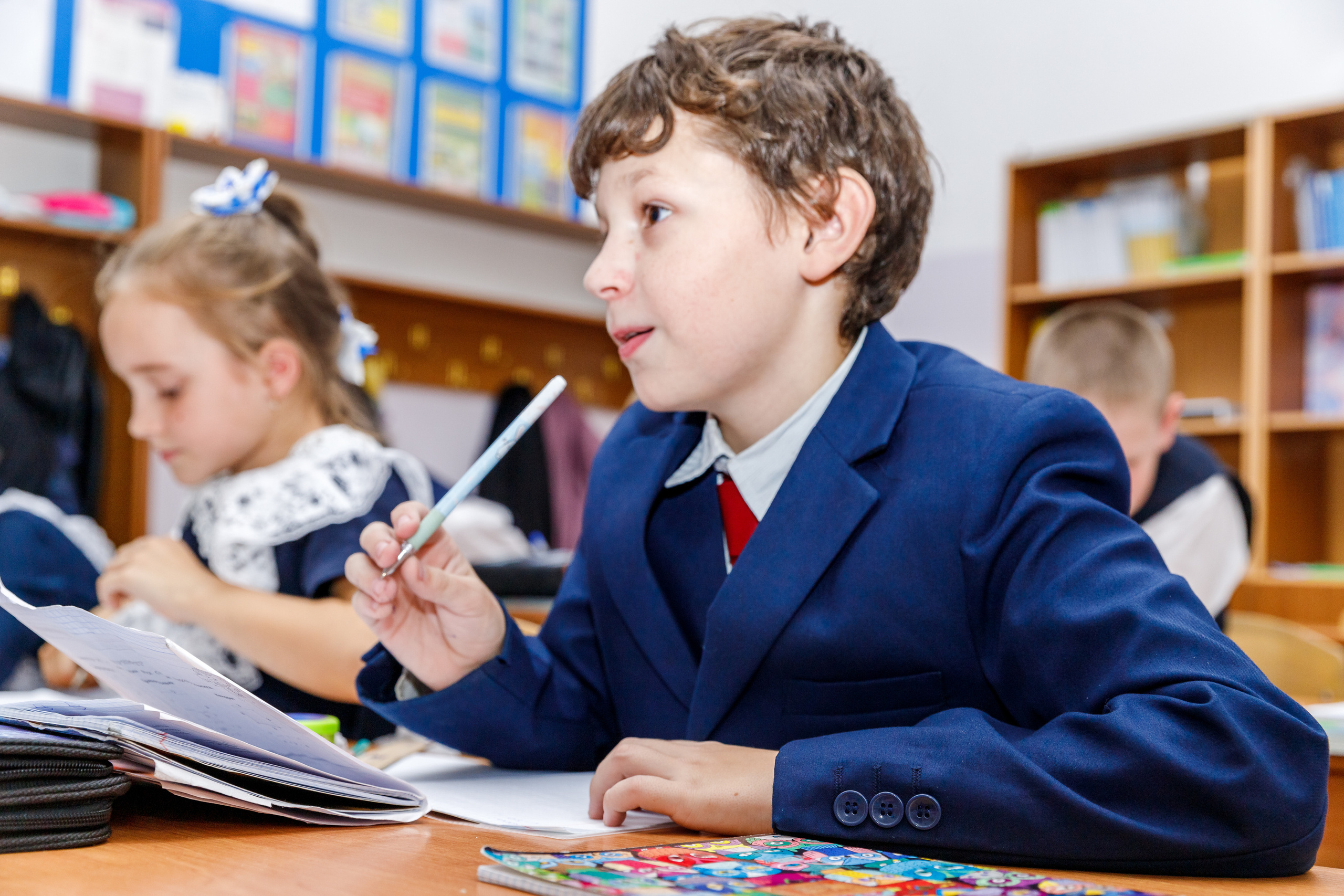 НА УРОКАХ. Марина Ушакова. Фотограф. Выпускные альбомы. г. Краснодар