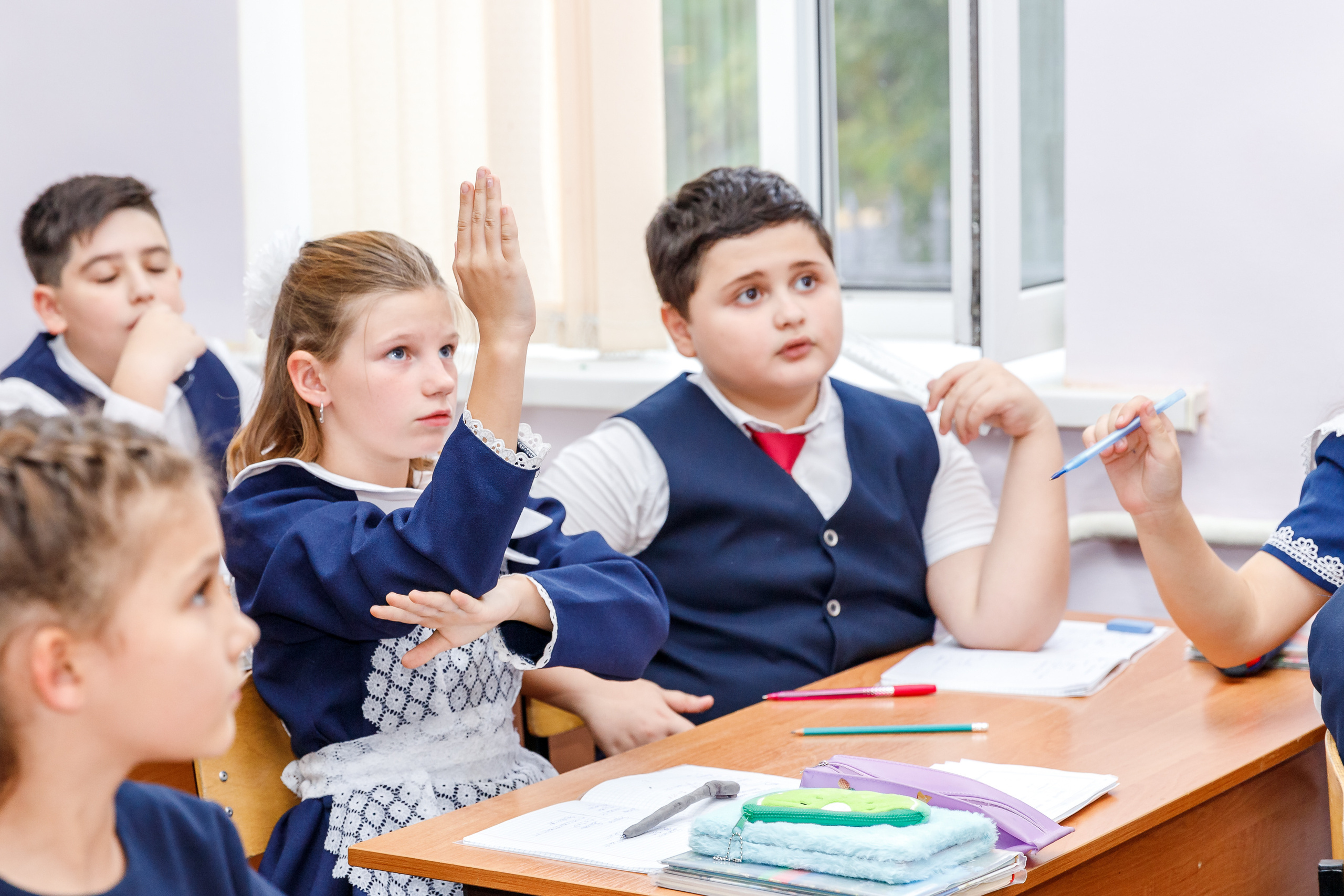 НА УРОКАХ. Марина Ушакова. Фотограф. Выпускные альбомы. г. Краснодар