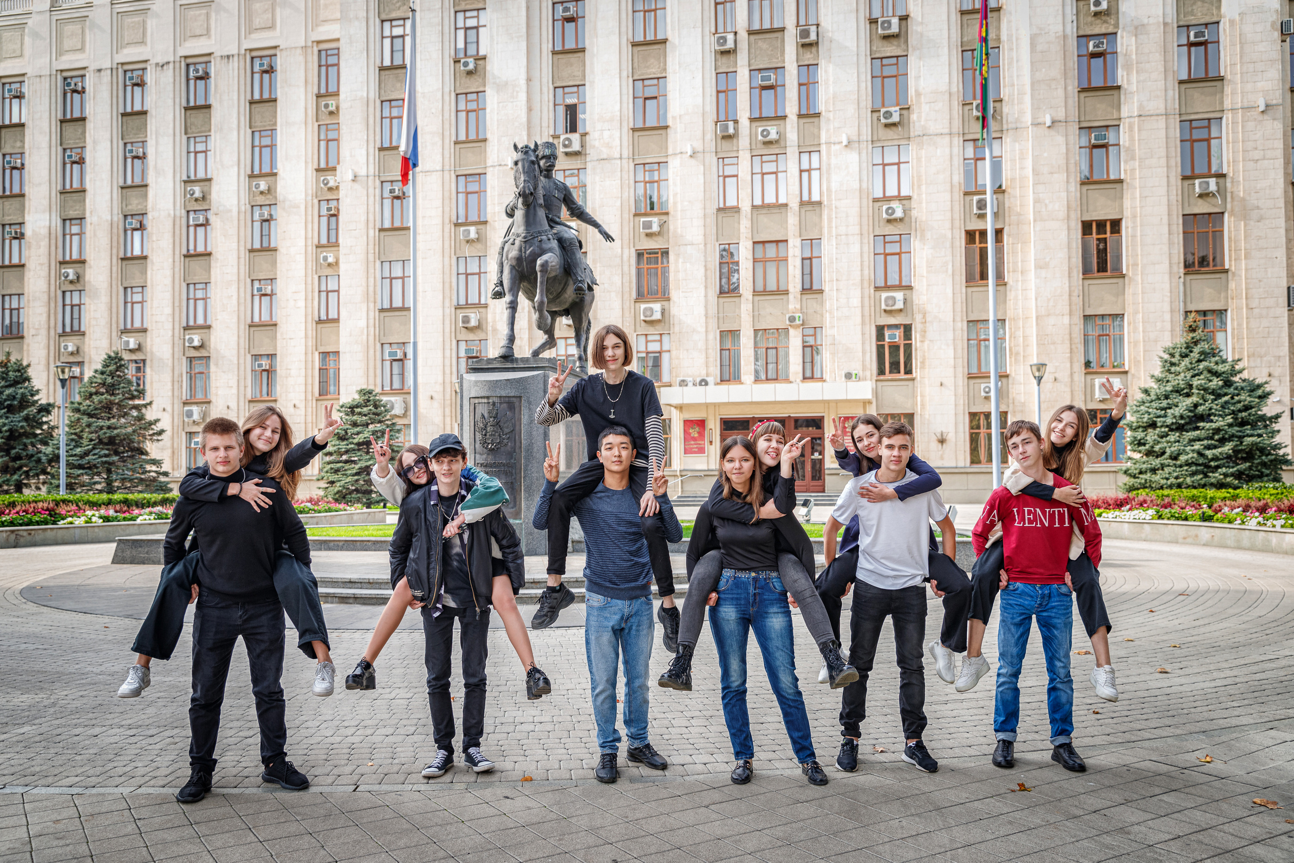 Прогулка по Красной с лёгким намёком на стиль 90-х. Марина Ушакова. Фотограф. Выпускные альбомы. г. Краснодар
