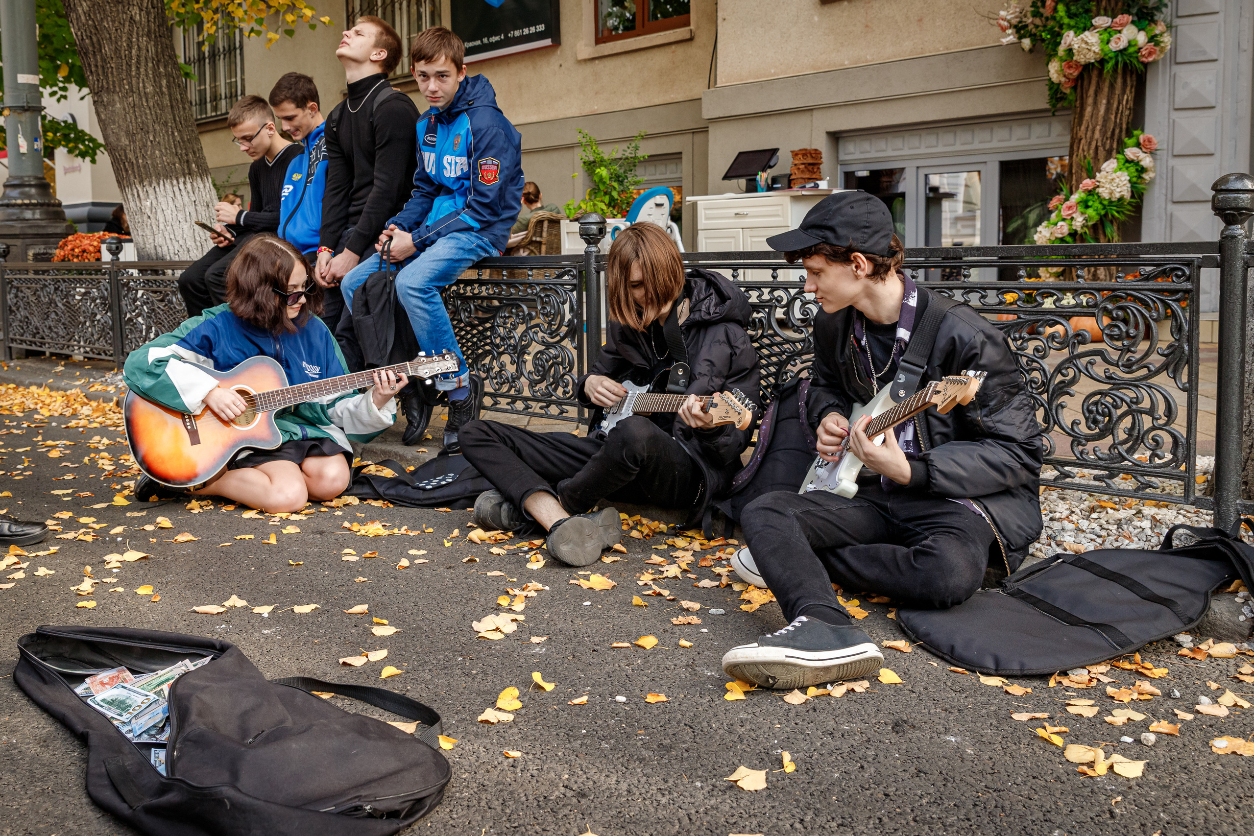 Прогулка по Красной с лёгким намёком на стиль 90-х. Марина Ушакова. Фотограф. Выпускные альбомы. г. Краснодар