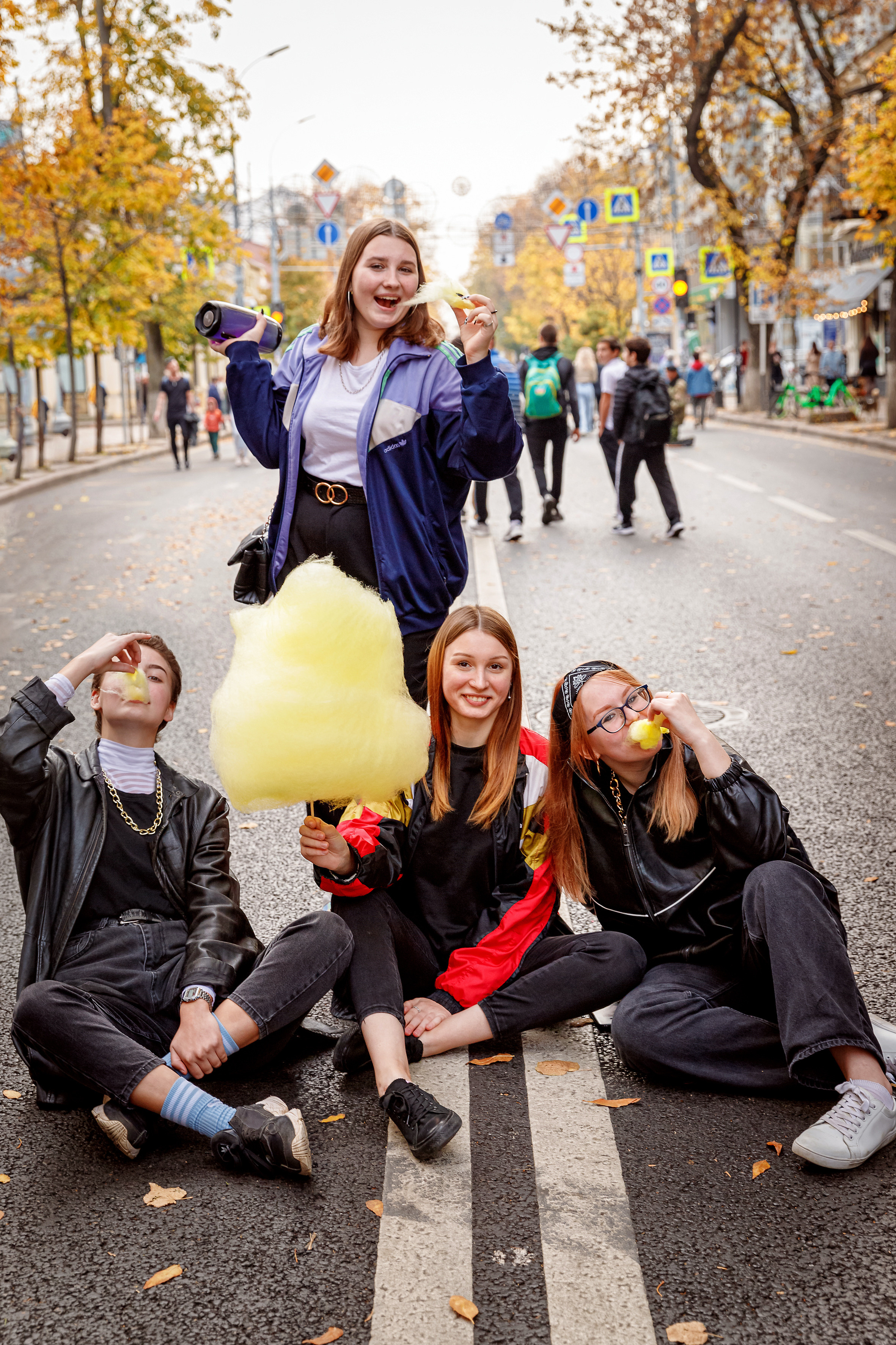 Прогулка по Красной с лёгким намёком на стиль 90-х. Марина Ушакова. Фотограф. Выпускные альбомы. г. Краснодар