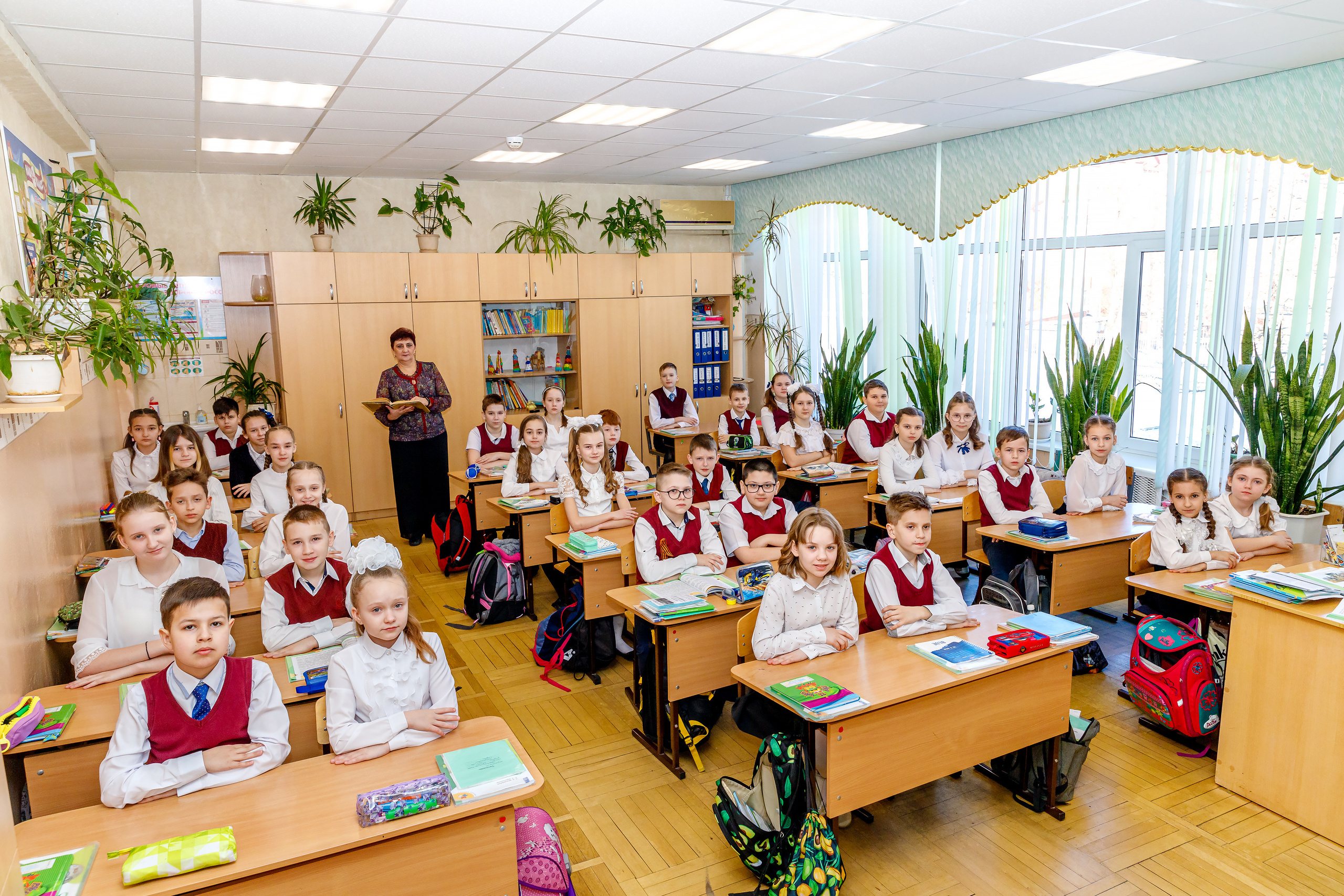 НА УРОКАХ. Марина Ушакова. Фотограф. Выпускные альбомы. г. Краснодар