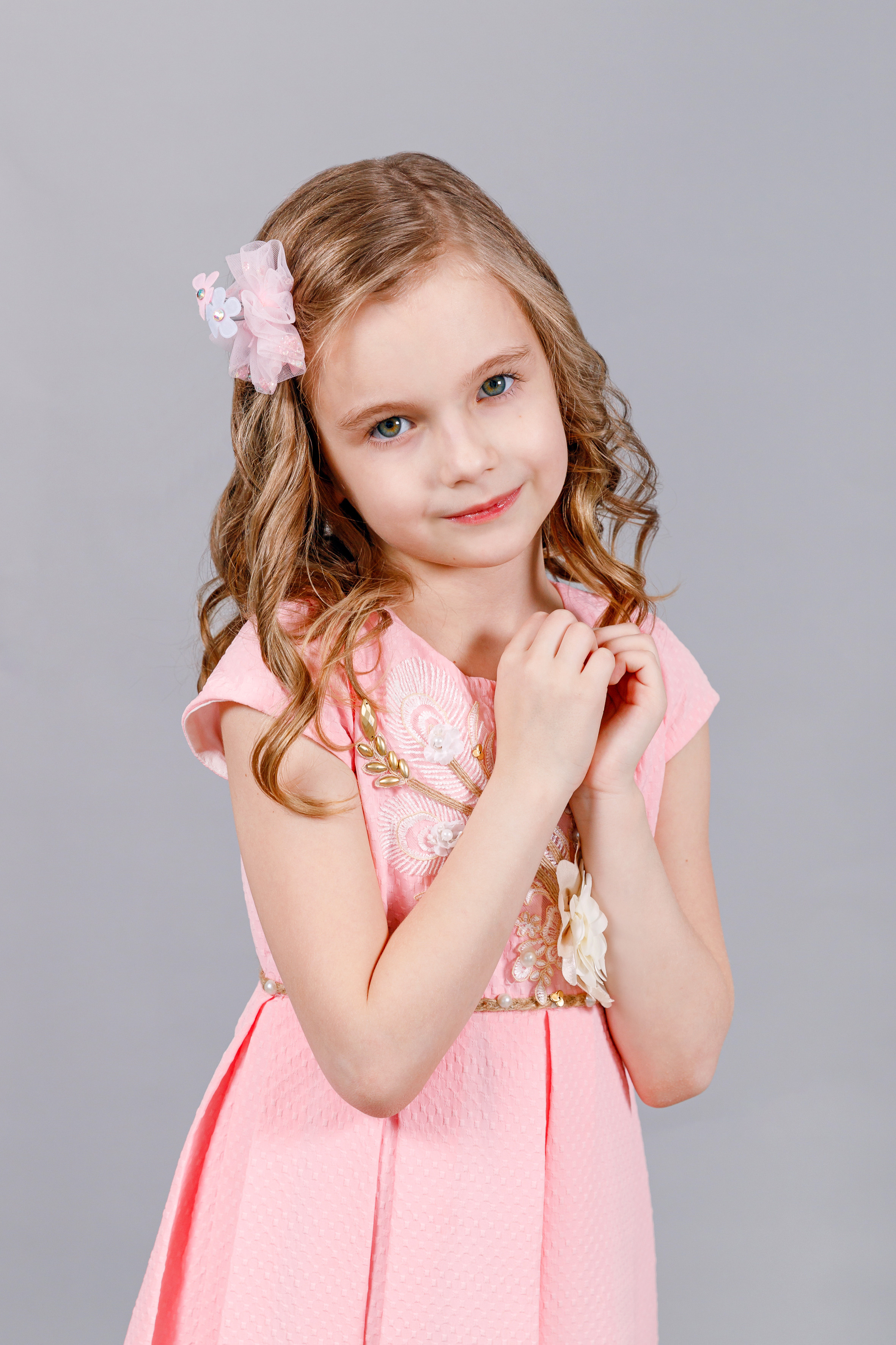 ПОРТРЕТЫ В ПОМЕЩЕНИИ. Марина Ушакова. Фотограф. Выпускные альбомы. г. Краснодар