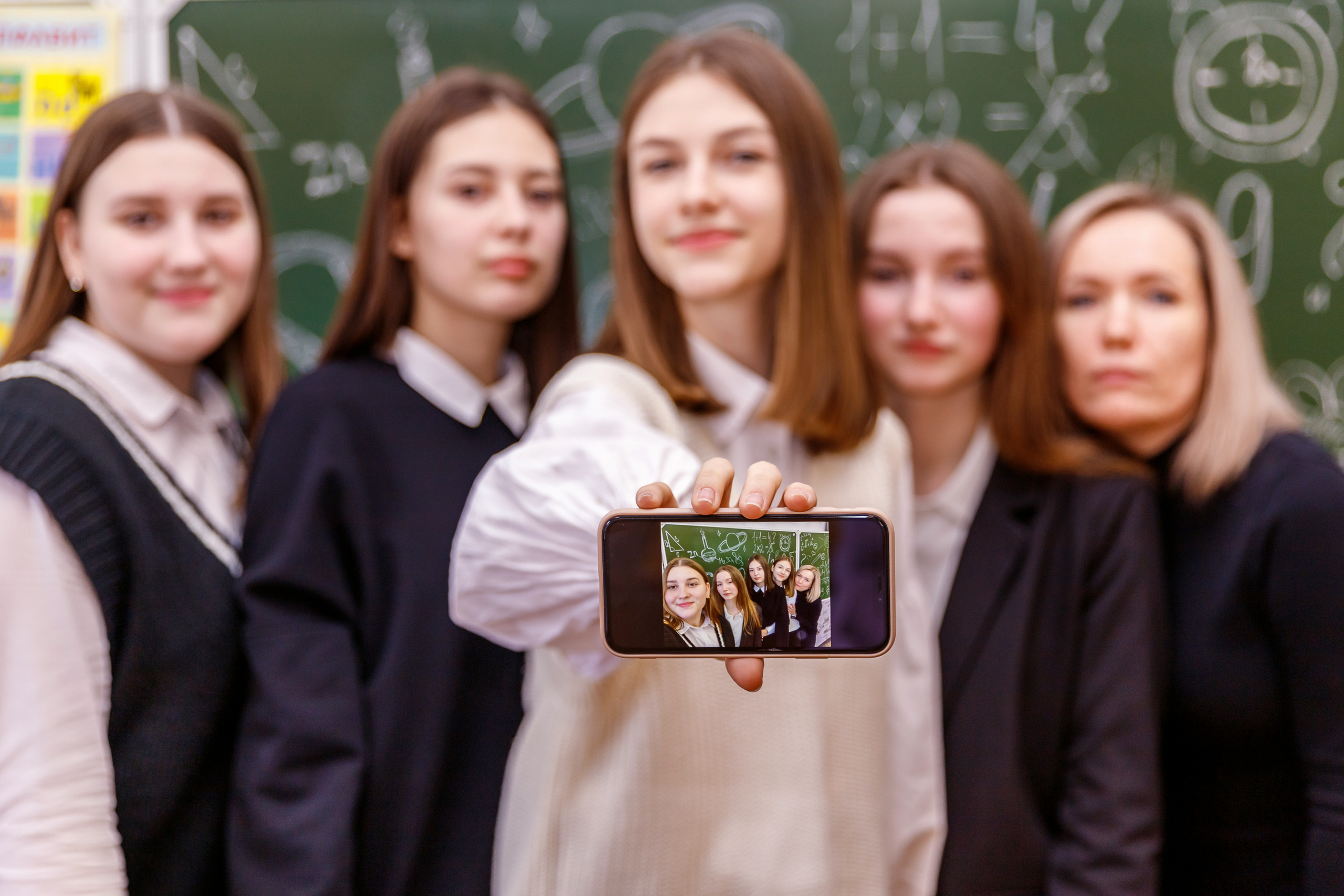 И В ШКОЛЕ ЕСТЬ ЖИЗНЬ. Марина Ушакова. Фотограф. Выпускные альбомы. г. Краснодар