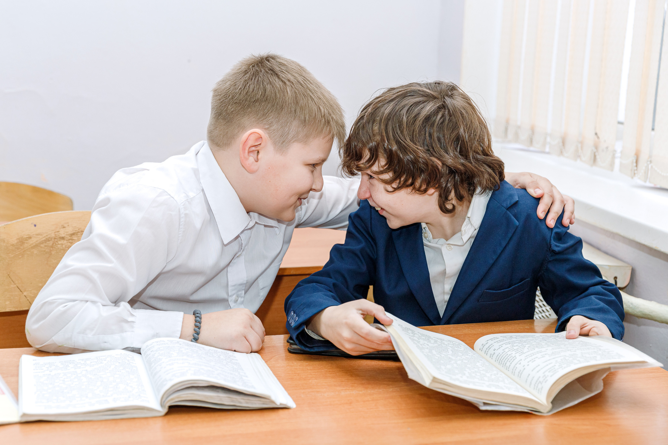 НА УРОКАХ. Марина Ушакова. Фотограф. Выпускные альбомы. г. Краснодар