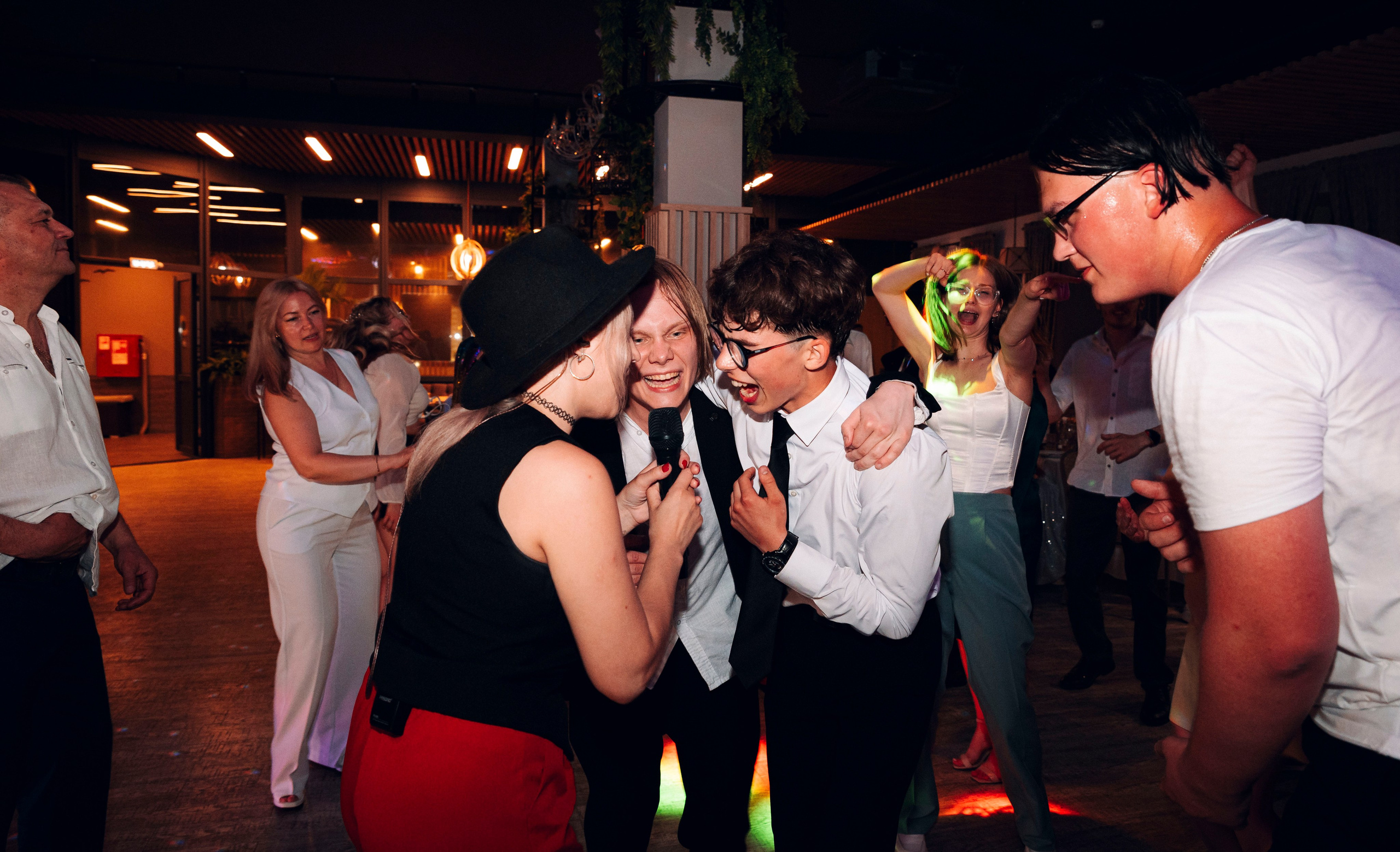 Выпускной (Калуга). Кавер-группа «Те-самые» на свадьбу, корпоратив! В Туле, Москве, Калуге