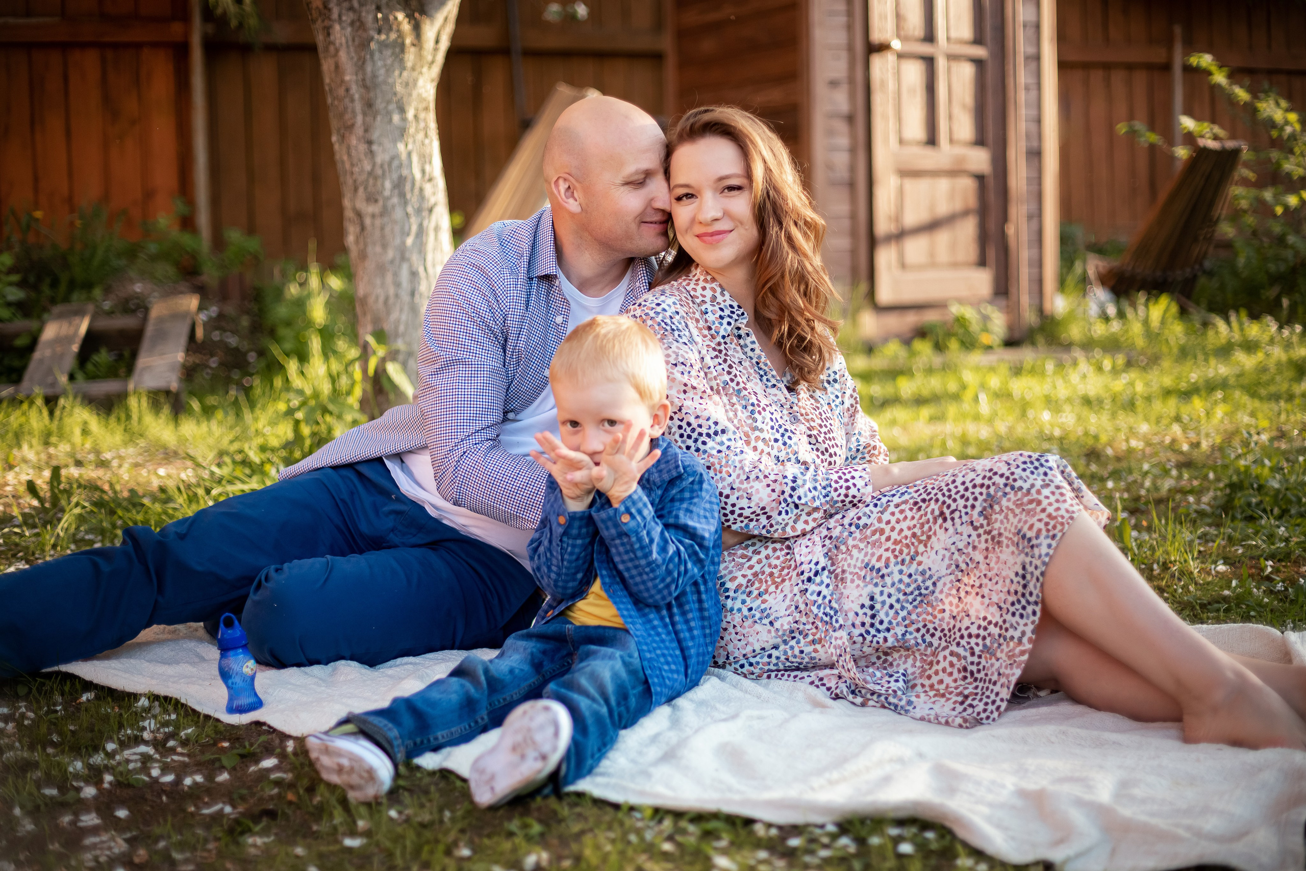 Цветущие яблони. Олеся, Юра и Федя. Семейный и детский фотограф Комина Елена, Власиха, Одинцово