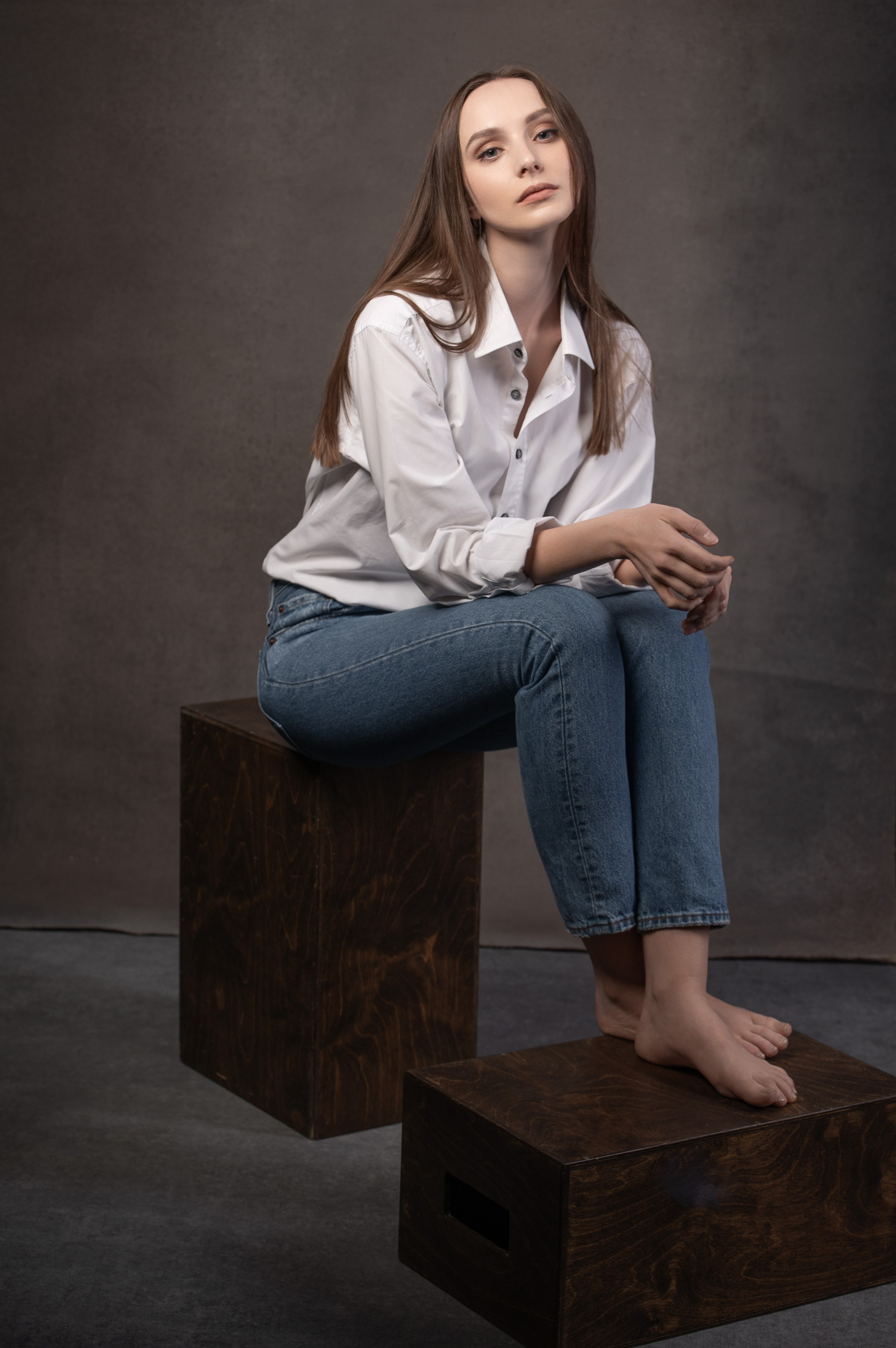 Anya in studio. Portrait photographer in Minsk Slava Potalakh