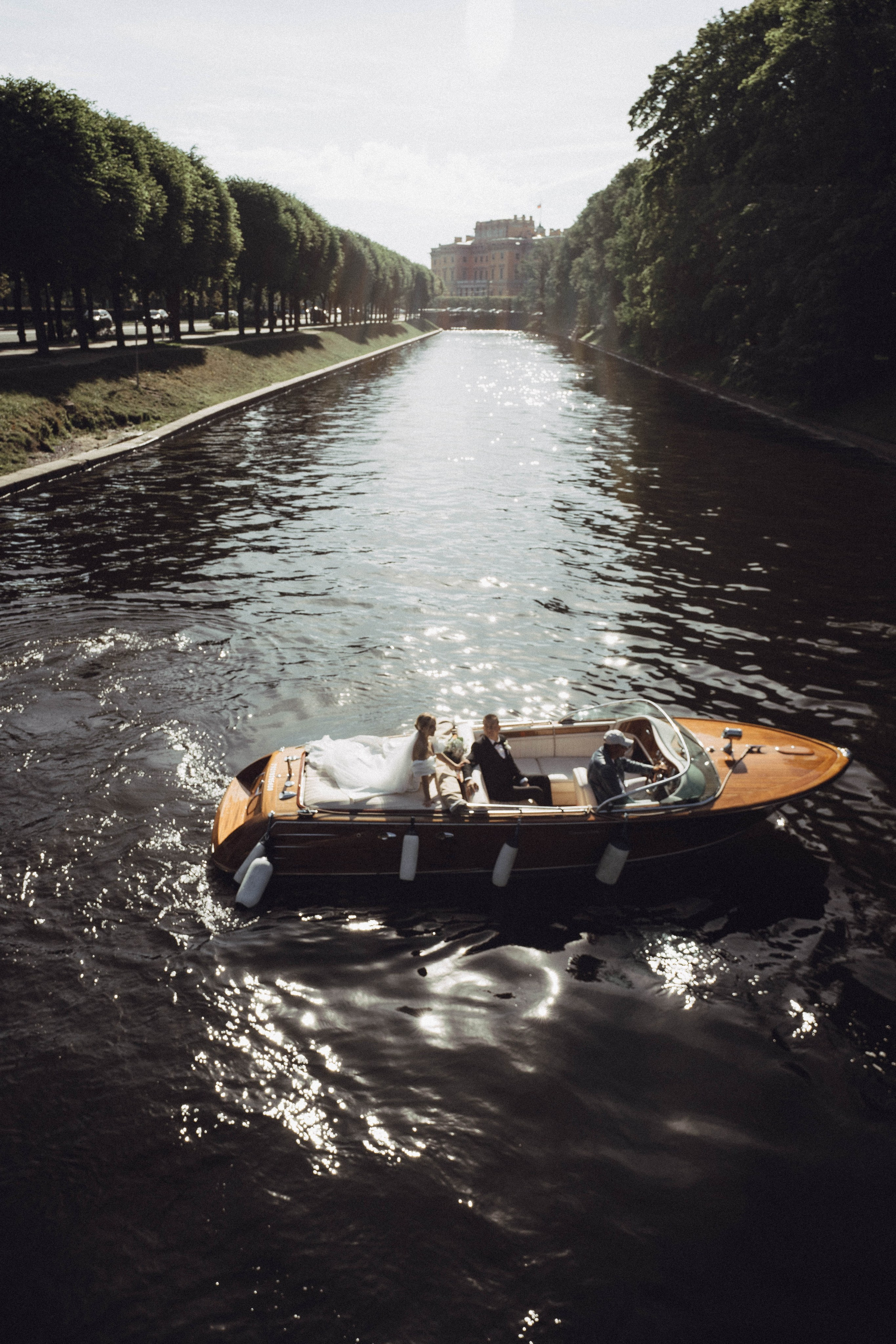 СВАДЕНБНАЯ СЬЕМКА НА КАТЕРЕ ПО КАНАЛАМ САНКТ-ПЕТЕРБУРГА И В АКВАТОРИИ НЕВЫ. Профессиональный фотограф, Санкт-Петербург — Виктория Богомолова