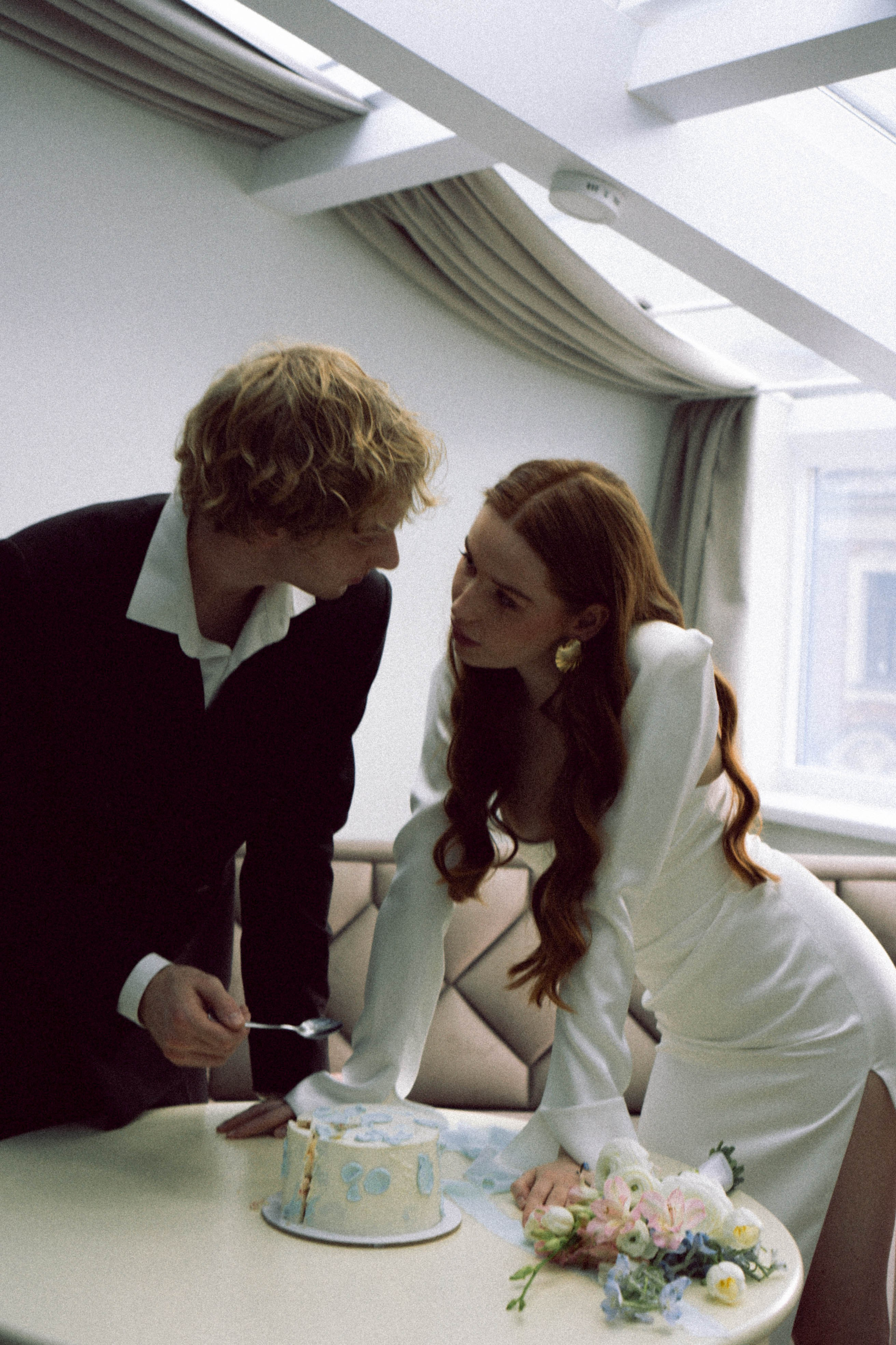 СВАДЕБНАЯ СЬЕМКА В ОТЕЛЕ. СБОРЫ ЖЕНИХА И НЕВЕСТЫ И ТАКЖЕ ТОР И ПОДГОТОВКА К ПРОГУЛКЕ. Профессиональный фотограф, Санкт-Петербург — Виктория Богомолова