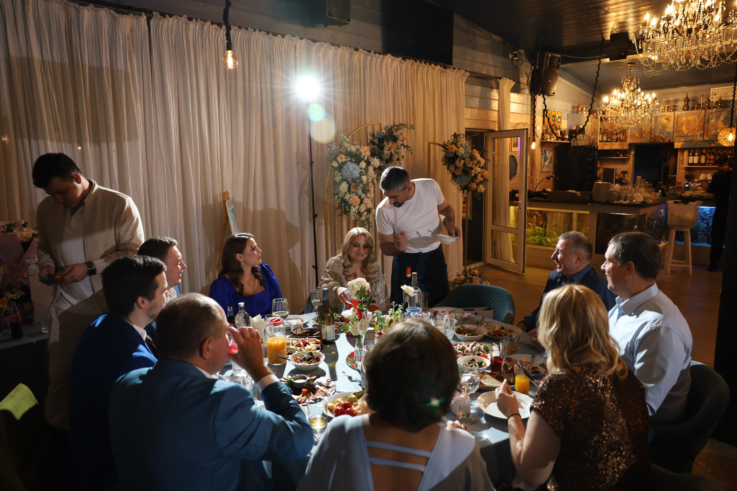 𝒜𝓇𝓉𝑒𝓂 & 𝐿𝓎𝓊𝓈𝓎𝒶 (𝓇𝑒𝓈𝓉𝒶𝓊𝓇𝒶𝓃𝓉). 𝑀𝑜𝓈𝒸𝑜𝓌. Свадебный фотограф в Санкт-Петербурге