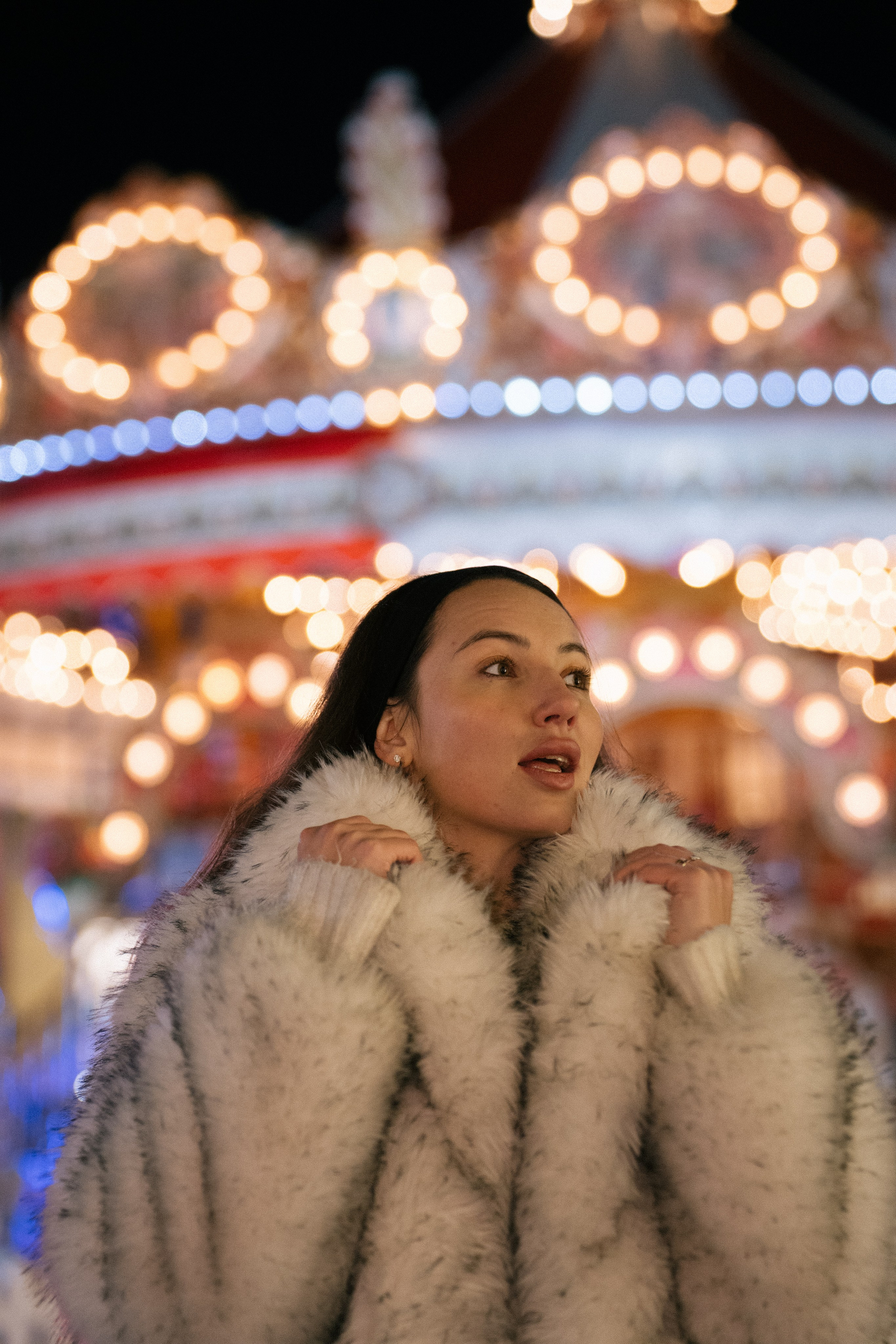 ПРОГУЛКА НА МАНЕЖНОЙ ПЛОЩАДИ ДЛЯ ДЕВУШКИ ПЕРЕД НОВЫМ ГОДОМ (НОВОГОДНЯЯ ФОТОСЕССИИЯ НА МАНЕЖНОЙ ПЛОЩАДИ). Профессиональный фотограф, Санкт-Петербург — Виктория Богомолова