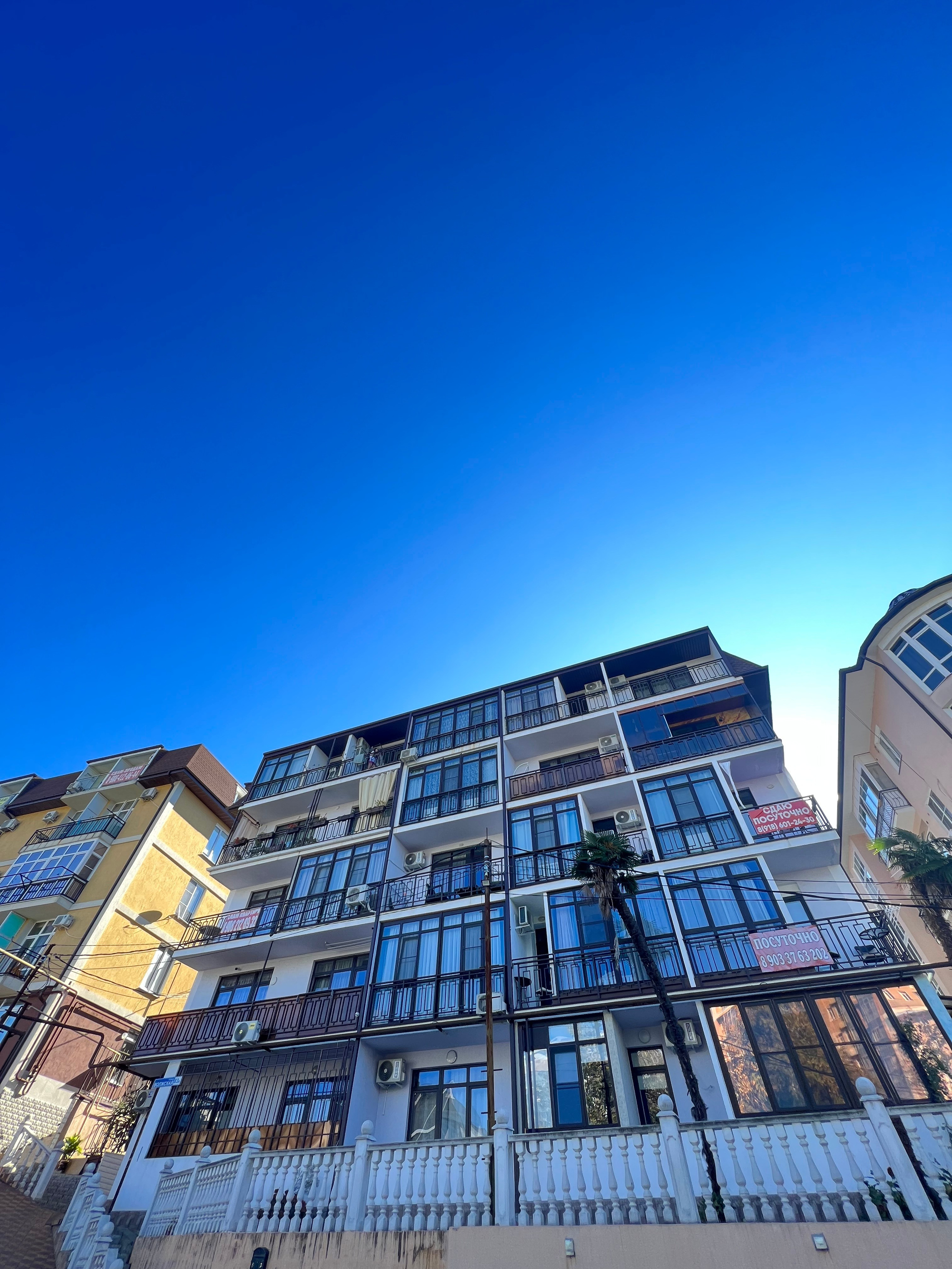 Квартира с мансардой и шикарным балконом! Вид на море и завораживающие закаты!. Квартиры посуточно, длительно в Сочи, LARA APART GROUP