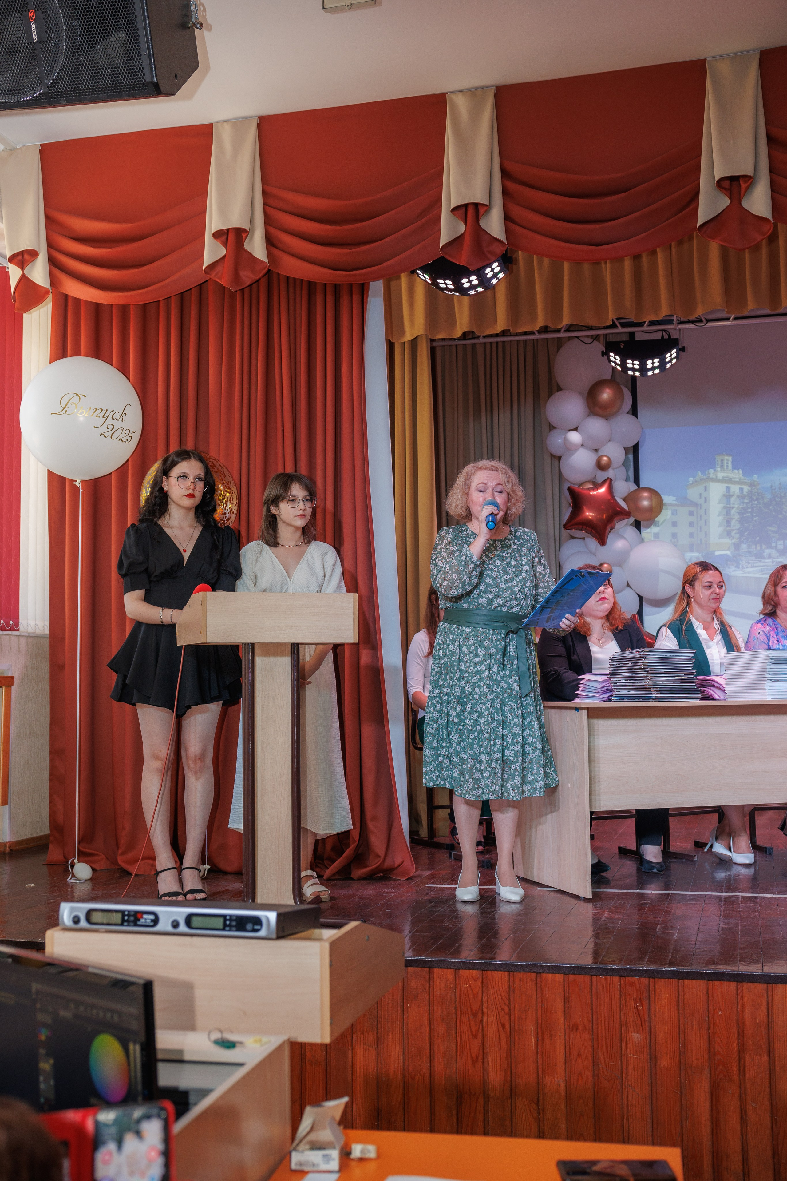 Вручение аттестатов. Свадебный и семейный фотограф в Новосибирске Ирина Дорошкова