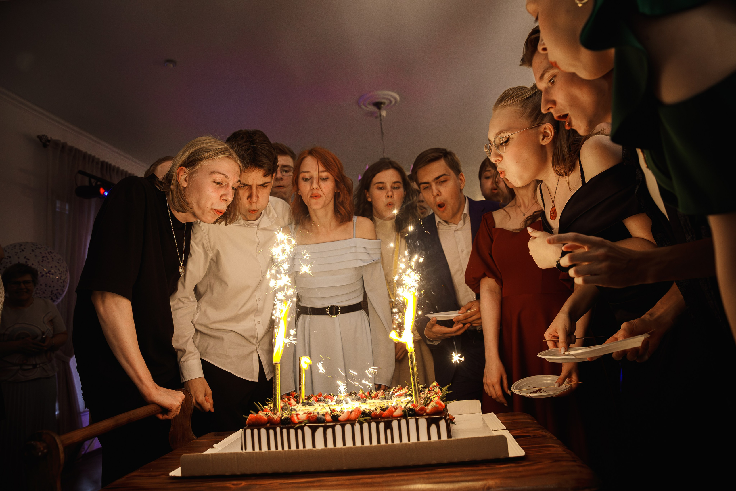 18.06.2024 Выпускной Банкетный зал 11ФМ. Маша Гонтарь Семейный домашний репортажный фотограф в Санкт-Петербурге