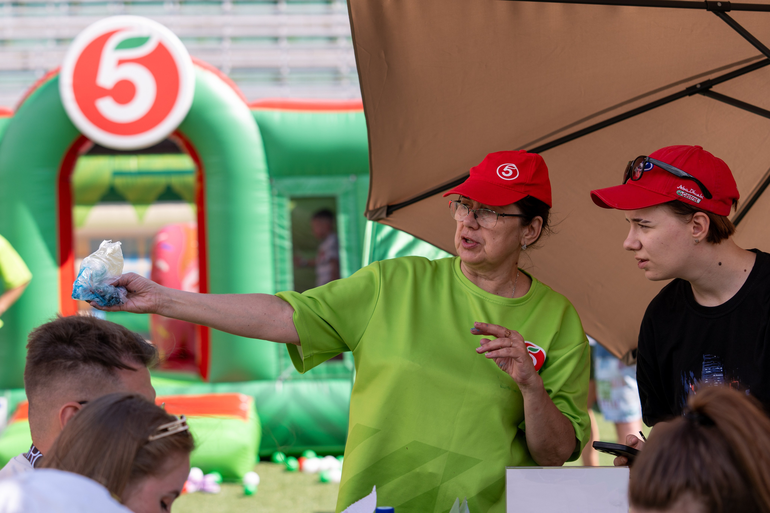 Фотоотчет партнеской интеграции для сети «Пятерочка» на фестивале «Grounded». Репортажный фотограф в Красной Поляне и Сочи Павлюченко Екатерина