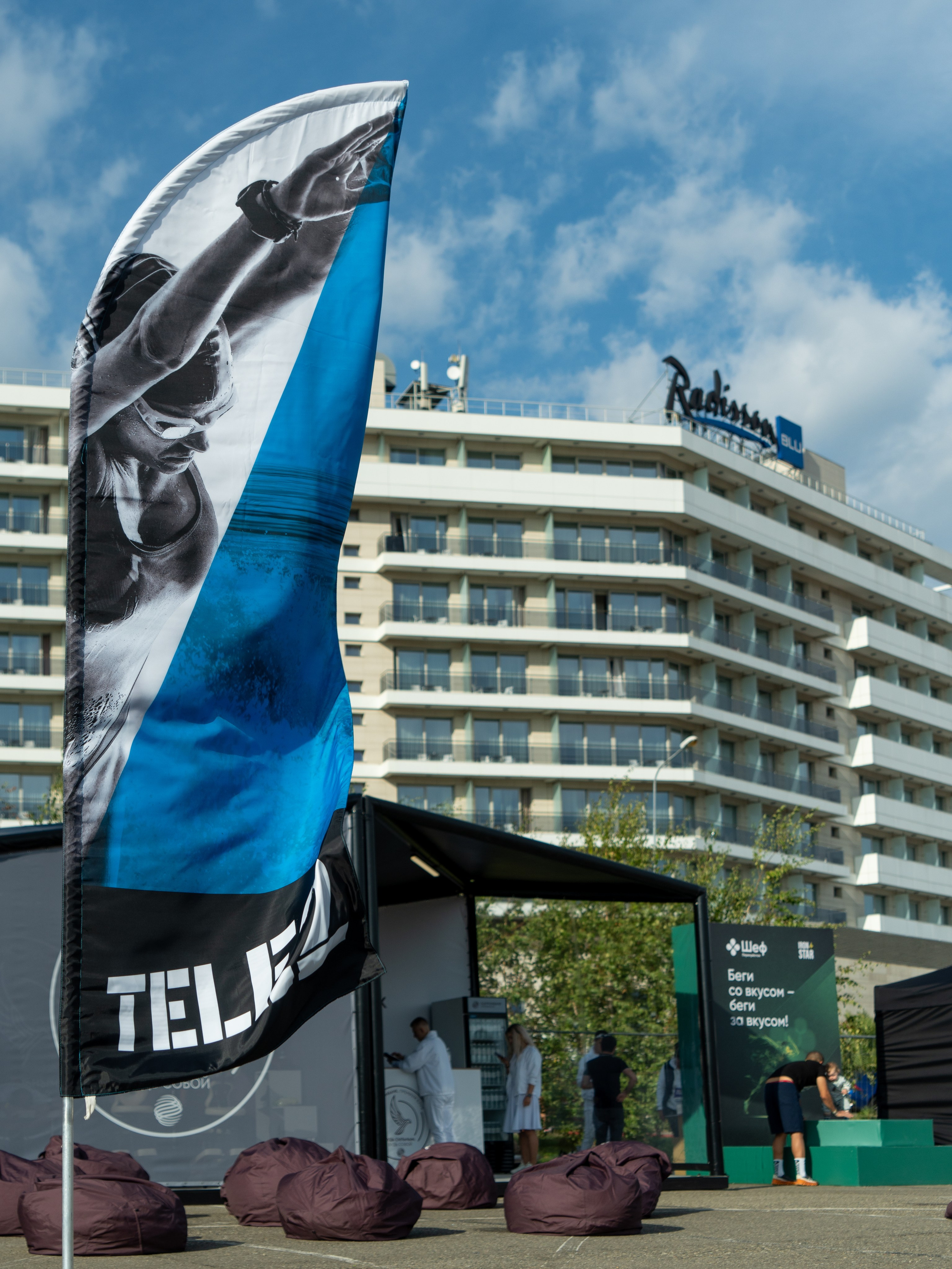 Фотоотчет партнерской интеграции для компании TELE2 на фестивале Ironstar. Репортажный фотограф в Красной Поляне и Сочи Павлюченко Екатерина