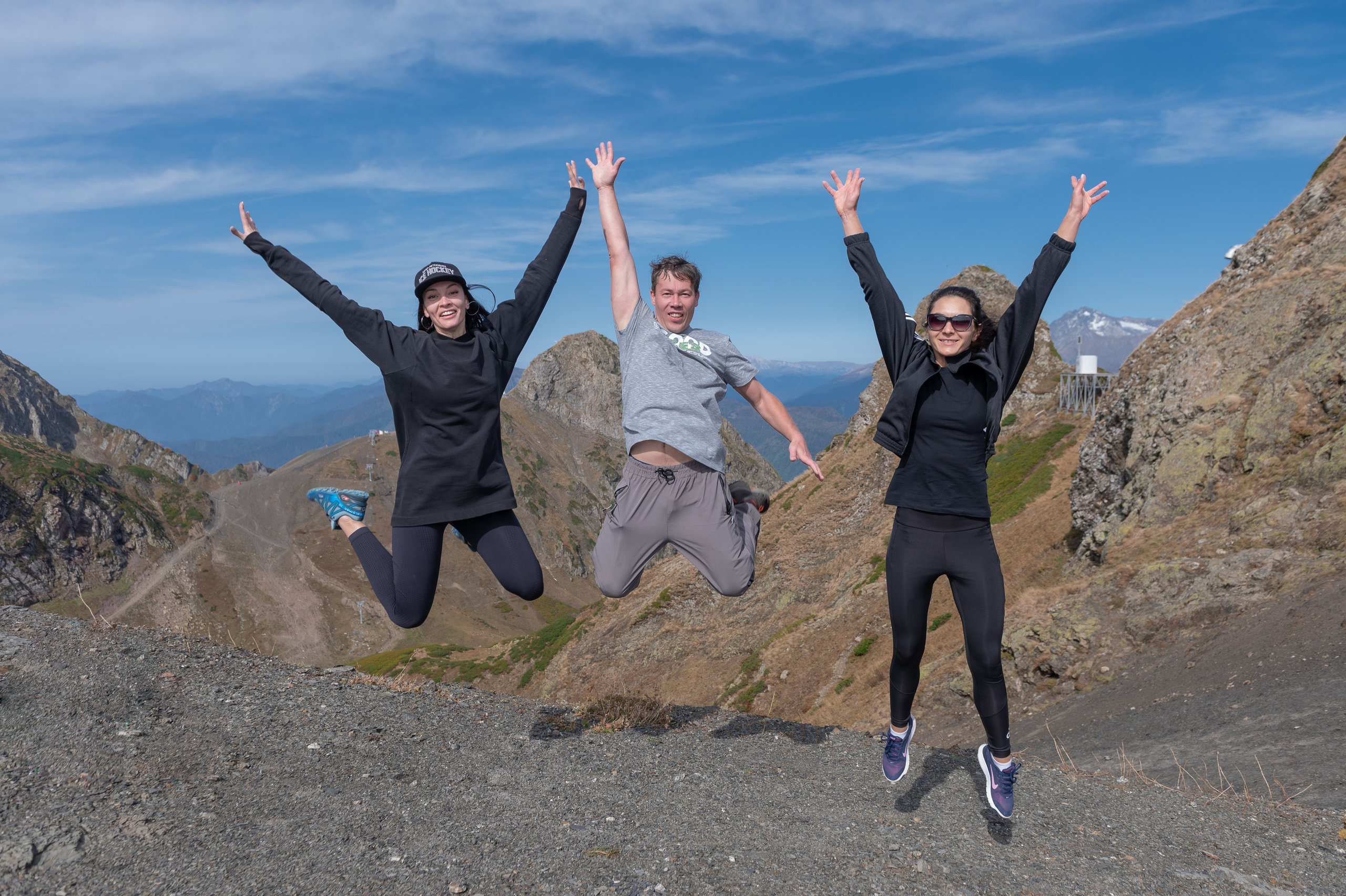 Хайкинг по трем курортам Красной Поляны 2022. Репортажный фотограф в Красной Поляне и Сочи Павлюченко Екатерина