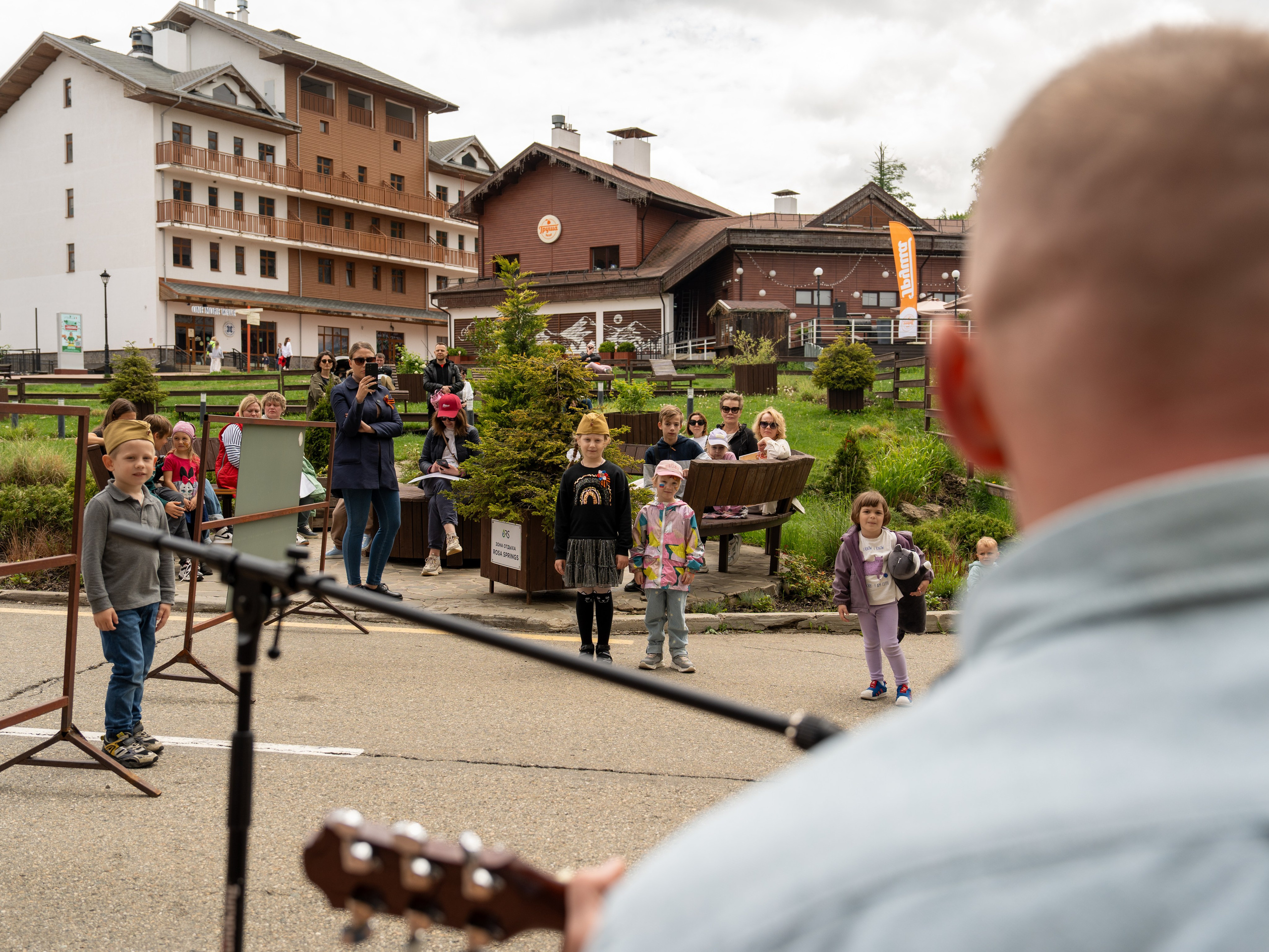 Шествие бессмертного полка 9 мая 2024 Rosa Springs. Репортажный фотограф в Красной Поляне и Сочи Павлюченко Екатерина