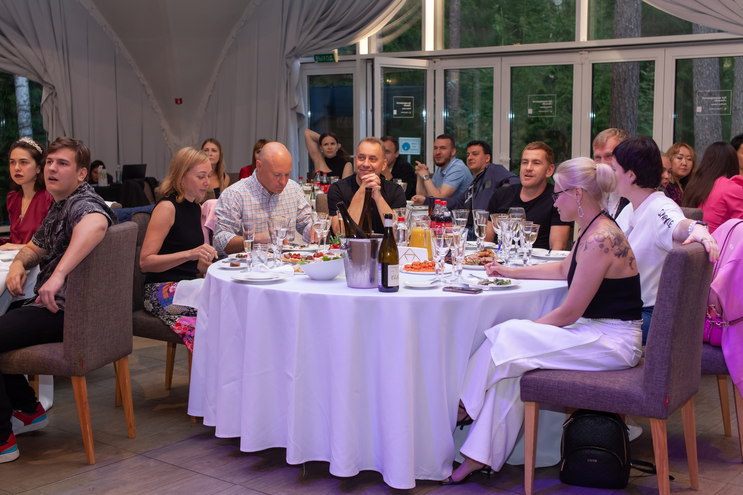 Аметист — тимбилдинг. Двойняшки-фотографы Анна и Анастасия в Санкт-Петербурге