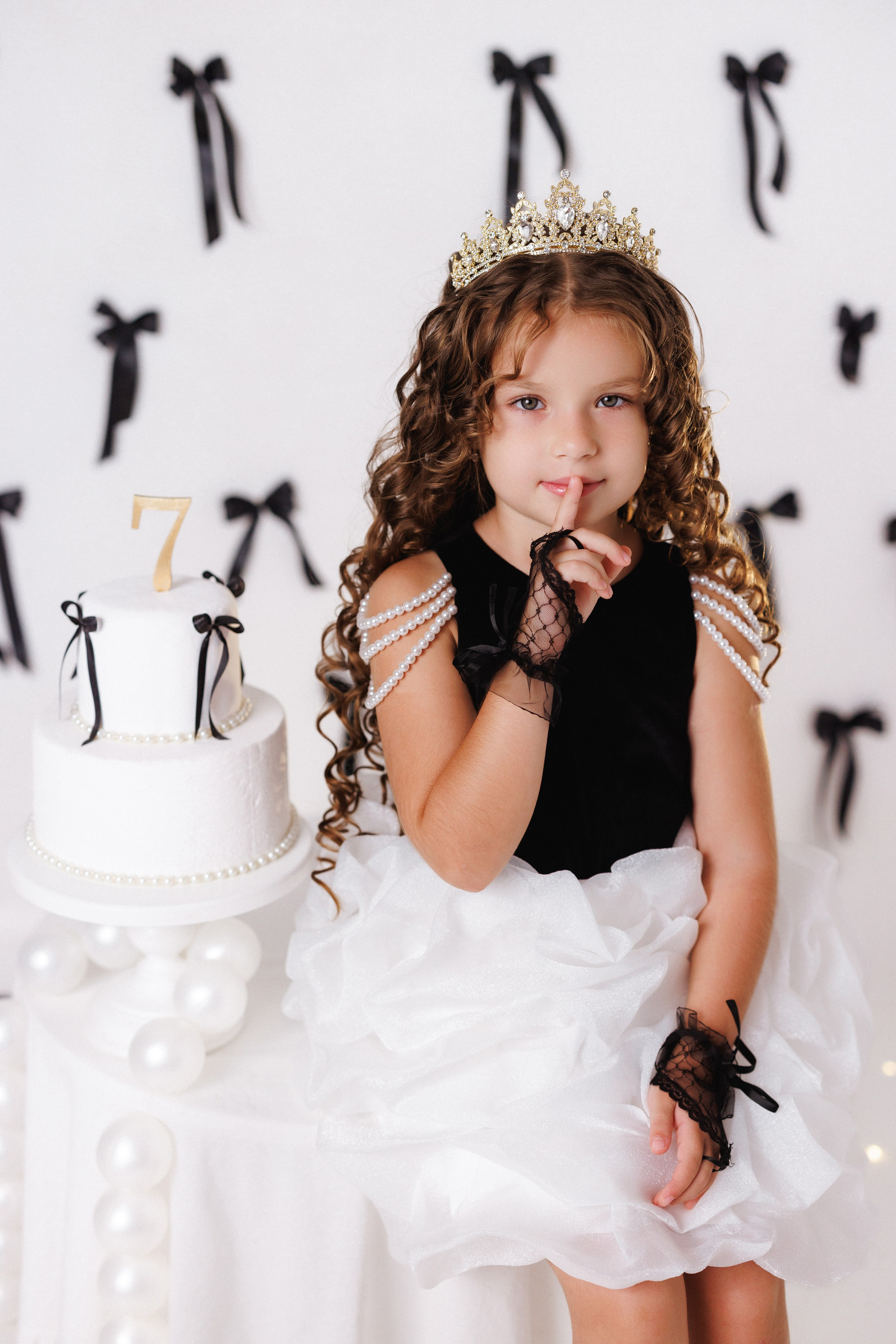 Детская фотосессия к Дню рождения для девочек, фотостудия «Антураж». Семейный и детский фотограф в Краснодаре Анна Трашкова
