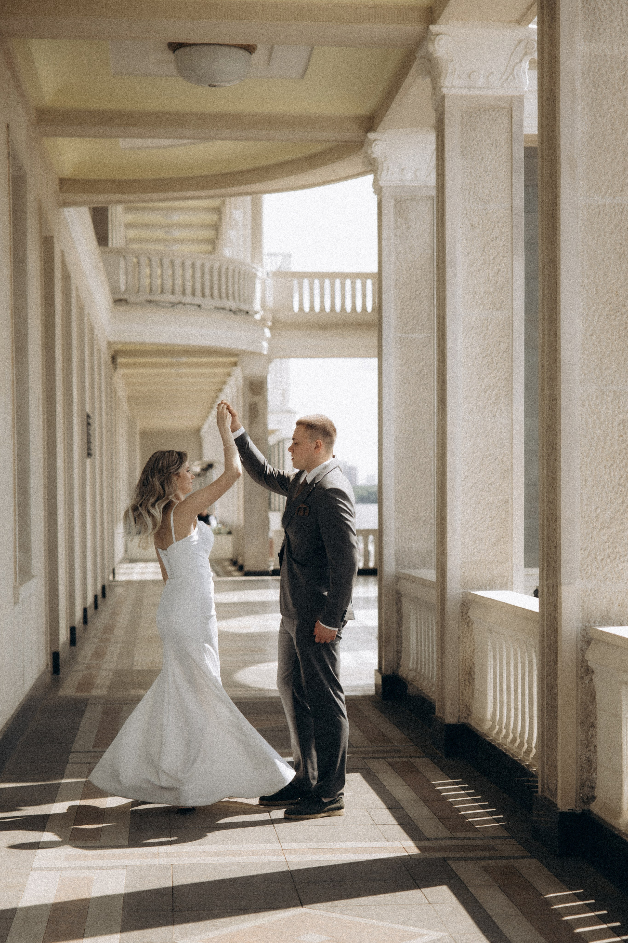 Свадебная фотосессия на Речном вокзале города Москвы