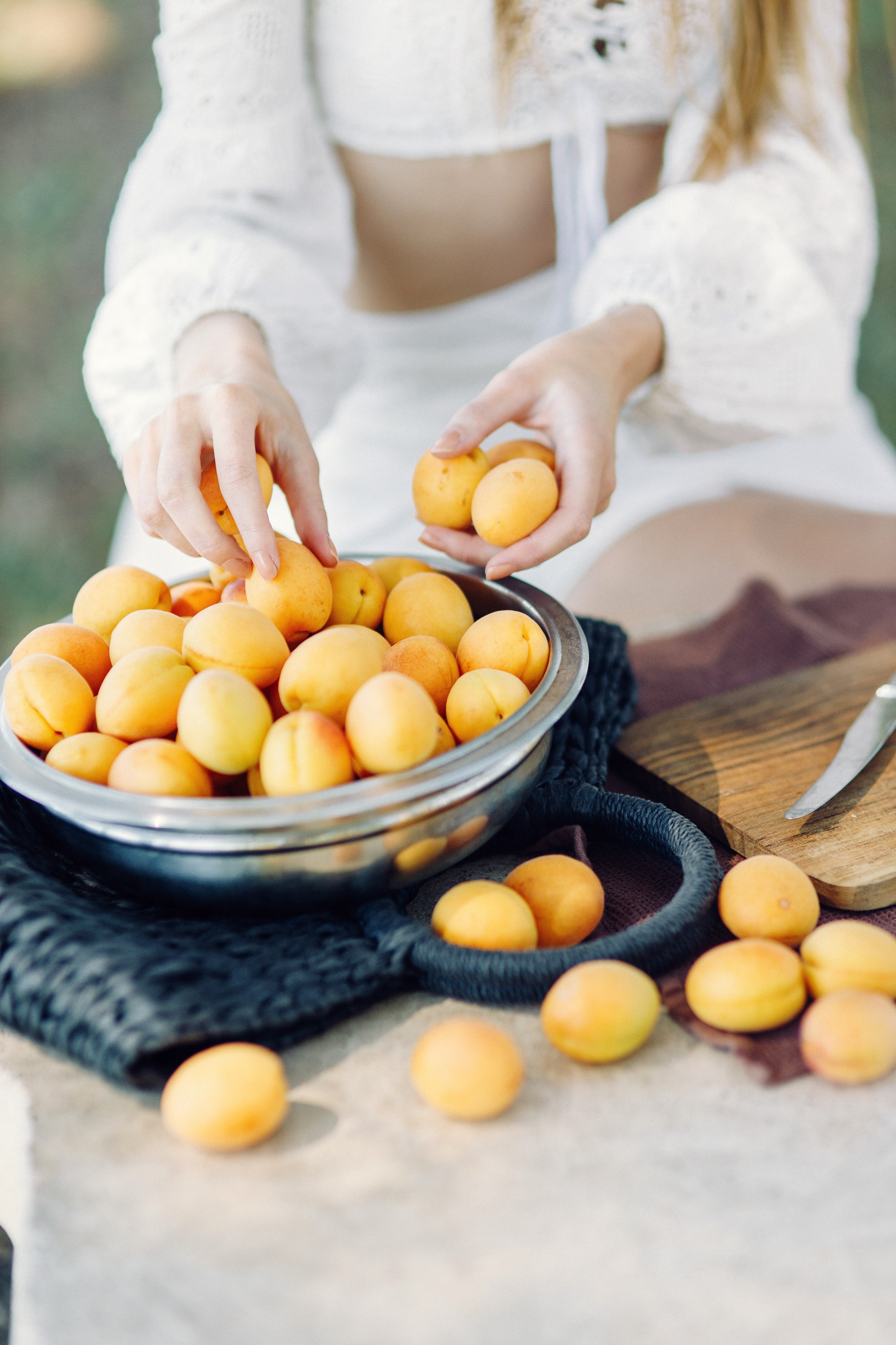 Фотосессия с абрикосами в Батуми