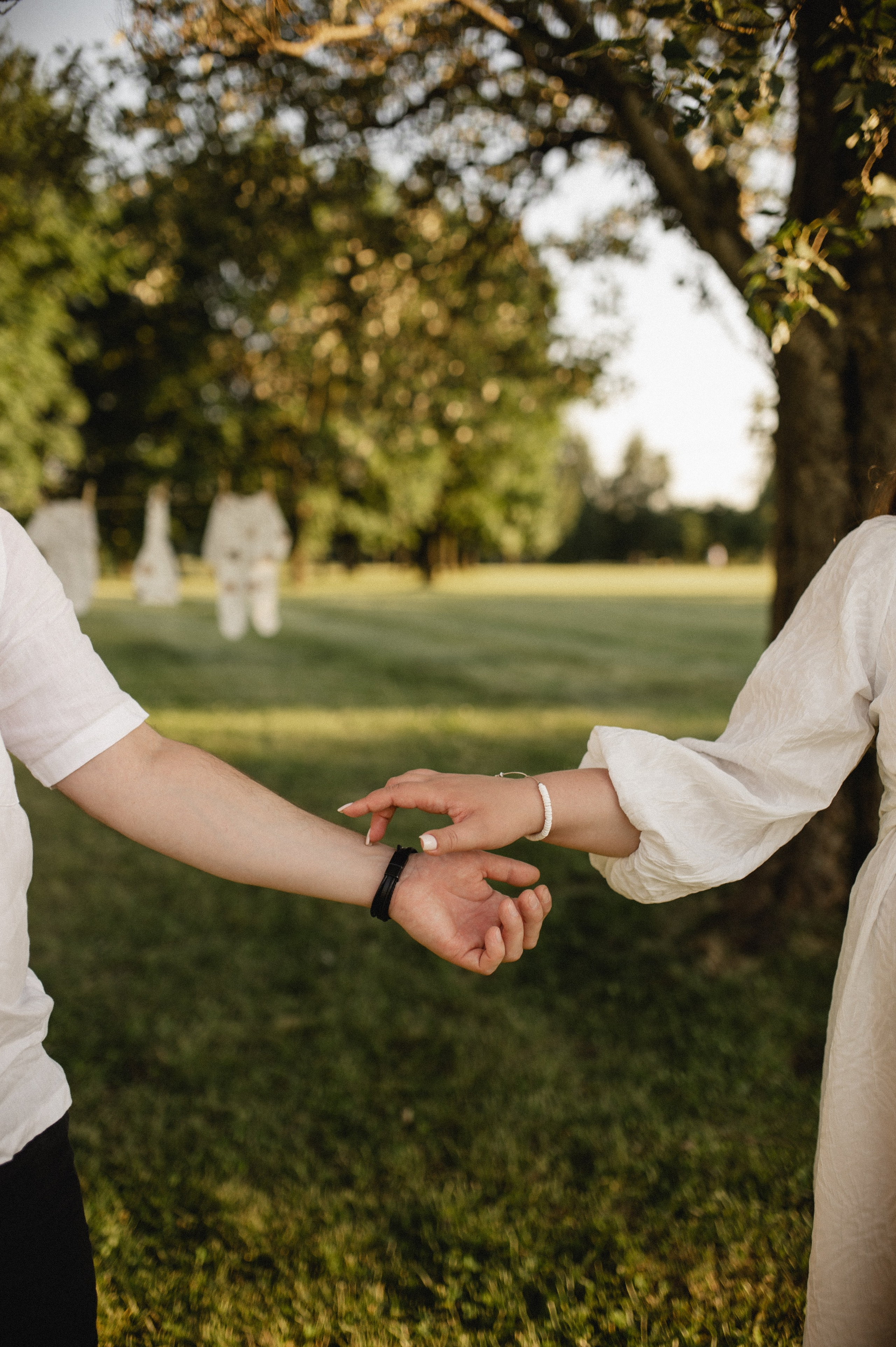 Фотосессия беременности на природе в парке Москвы. Семейная фотосессия Бутово Москва фотограф Алина Морщагина
