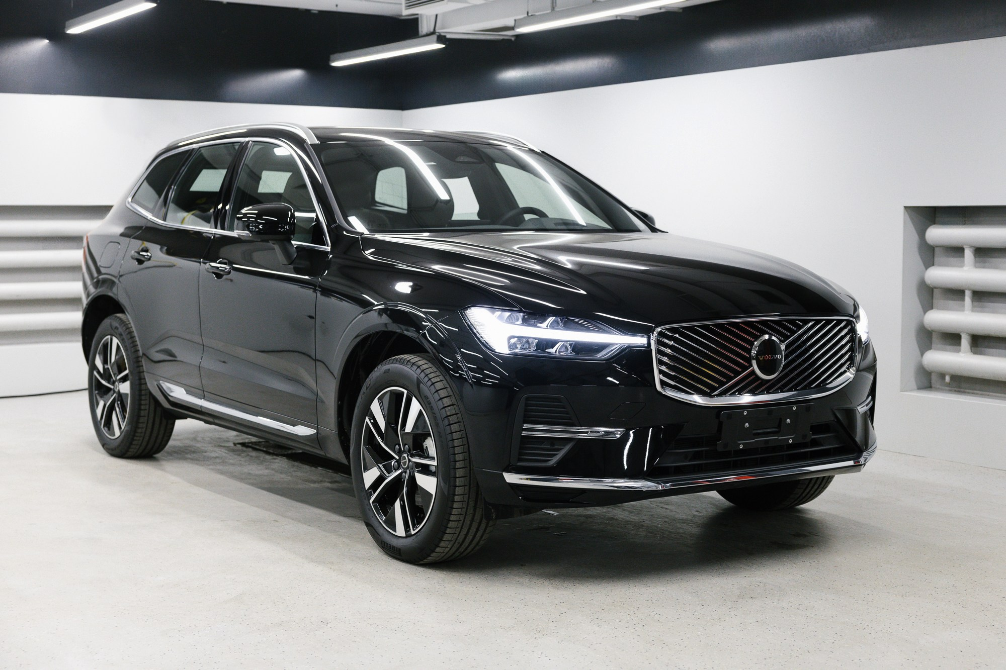 Volvo XC60 2.0 T5 4WD AT (250 л. с.). Автосалон «Х-Авто»