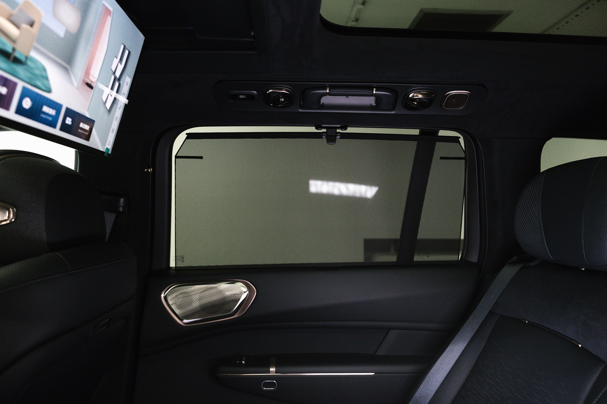 Lynk & Co 900 Ultra 2,0hyb 4WD AT (734 л. с.). Автосалон «Х-Авто»