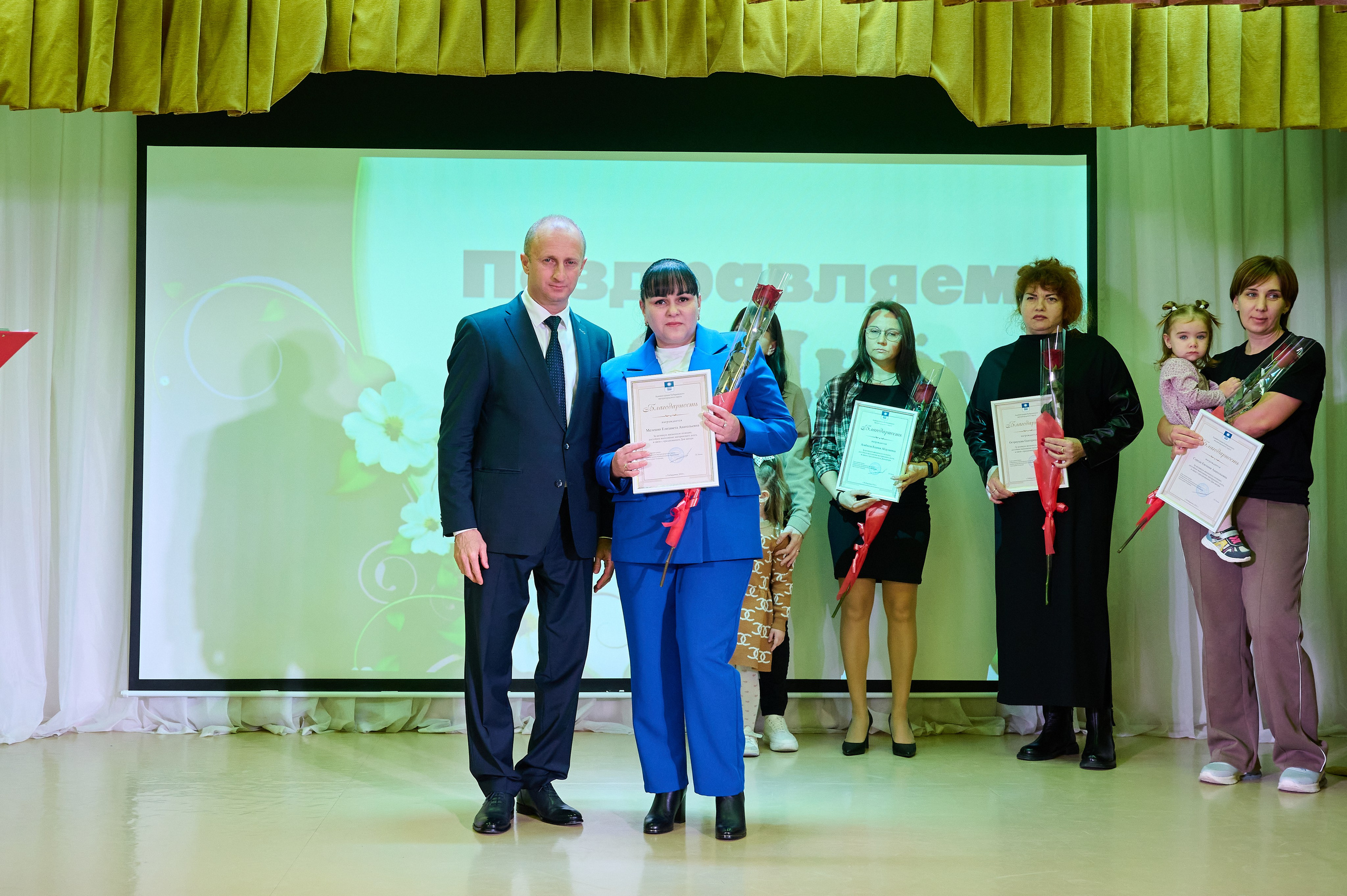 День матери Виноградный. Жизнь курорта Кабардинка в фотографиях