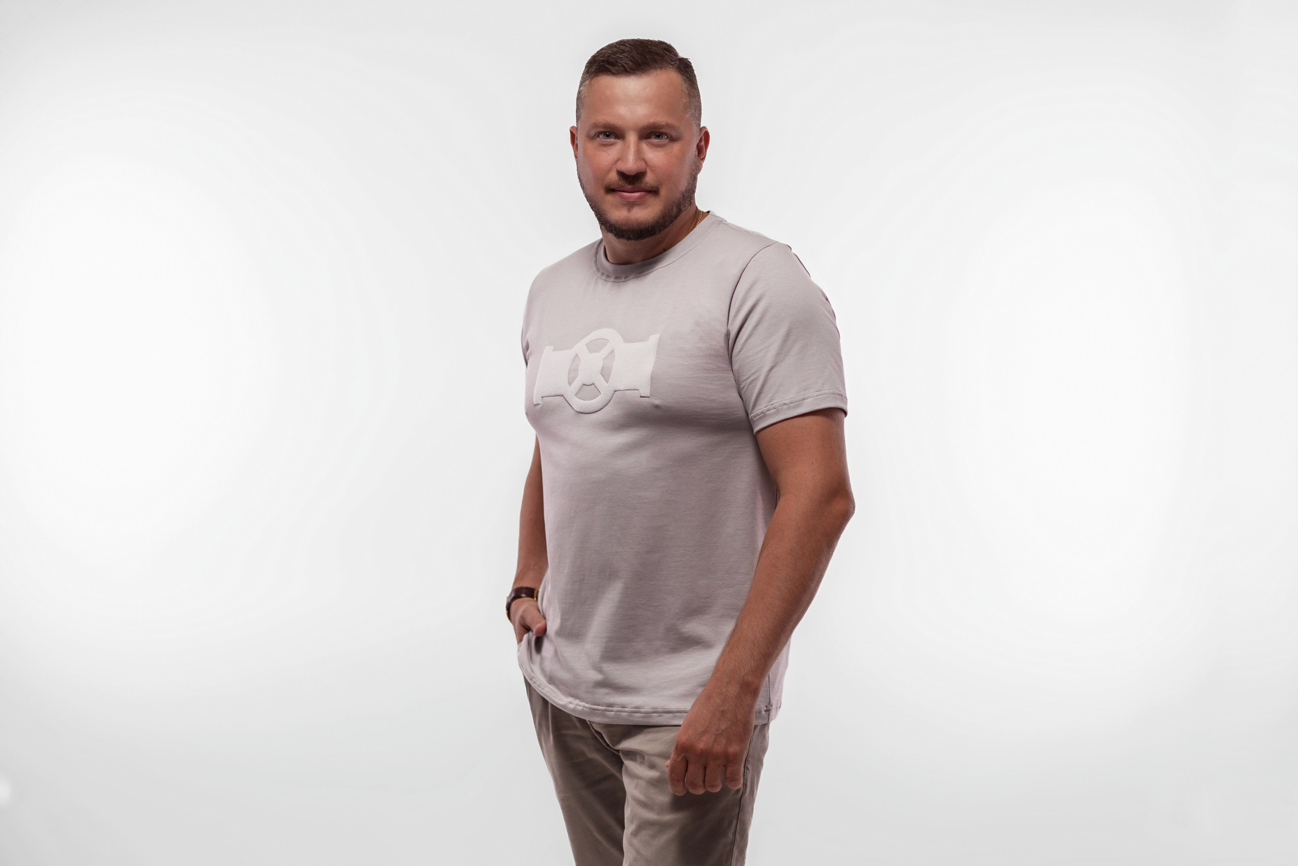 Фотосъемка одежды для маркетплейсов в СПб | Качественные кадры для каталогов