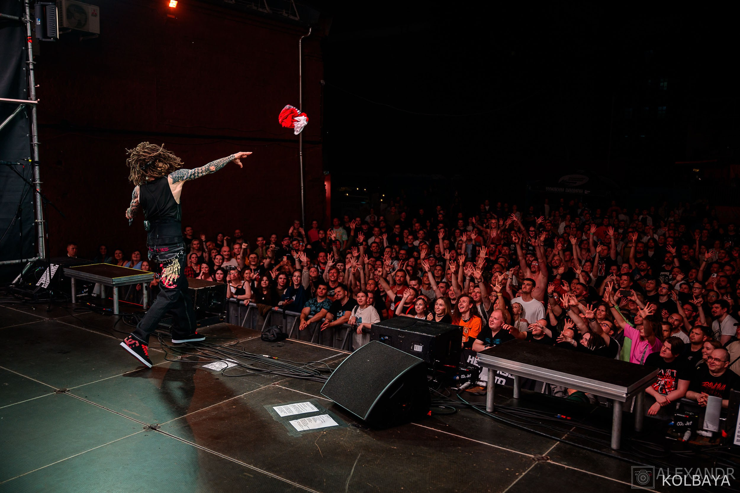 Фоторепортаж с концерта группы СЛОТ на Red Summer 2025. Концертный и театральный репортажный фотограф в Москве Александр Колбая
