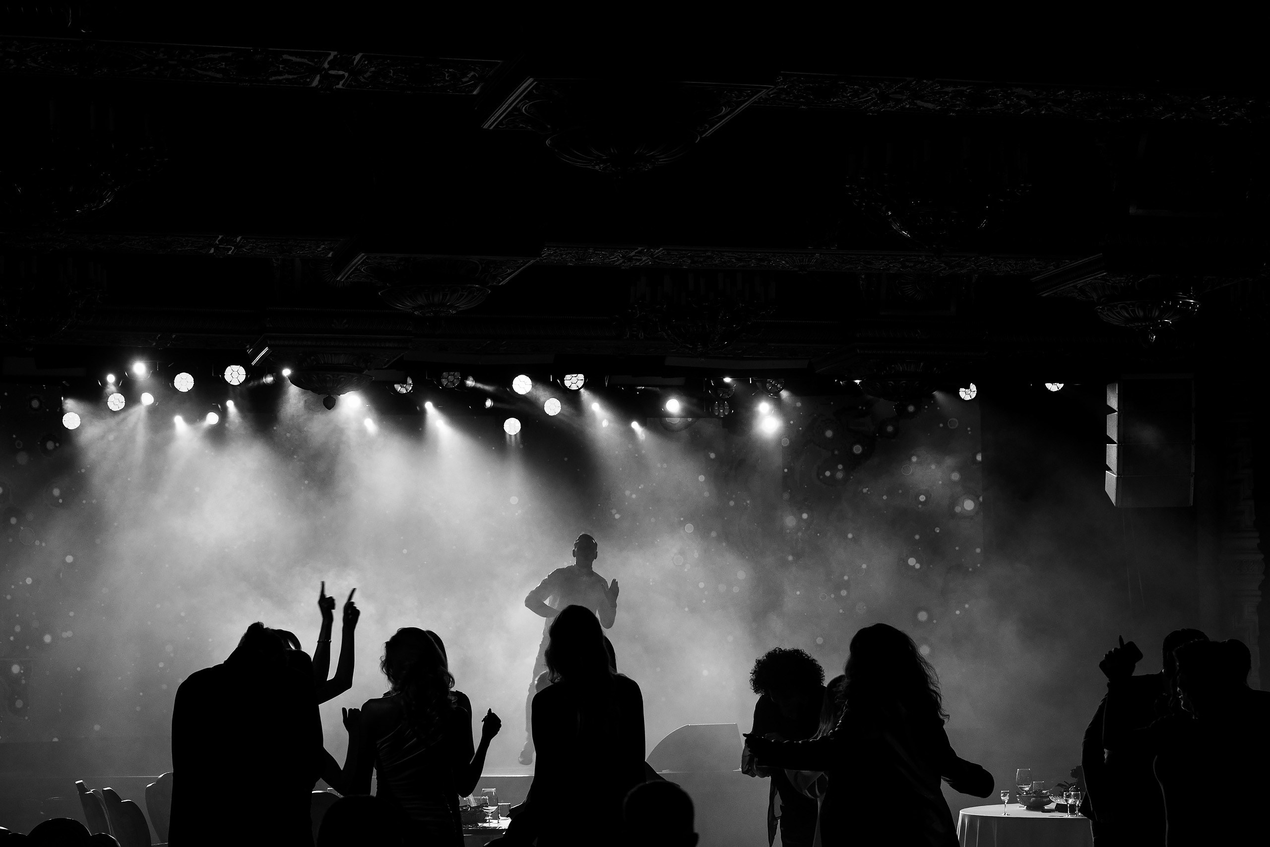 Эмоциональная свадебная фотосъемка в концертном зале Veneziano. Саша Потапкин Фотограф. Сочи, Екатеринбург, Москва