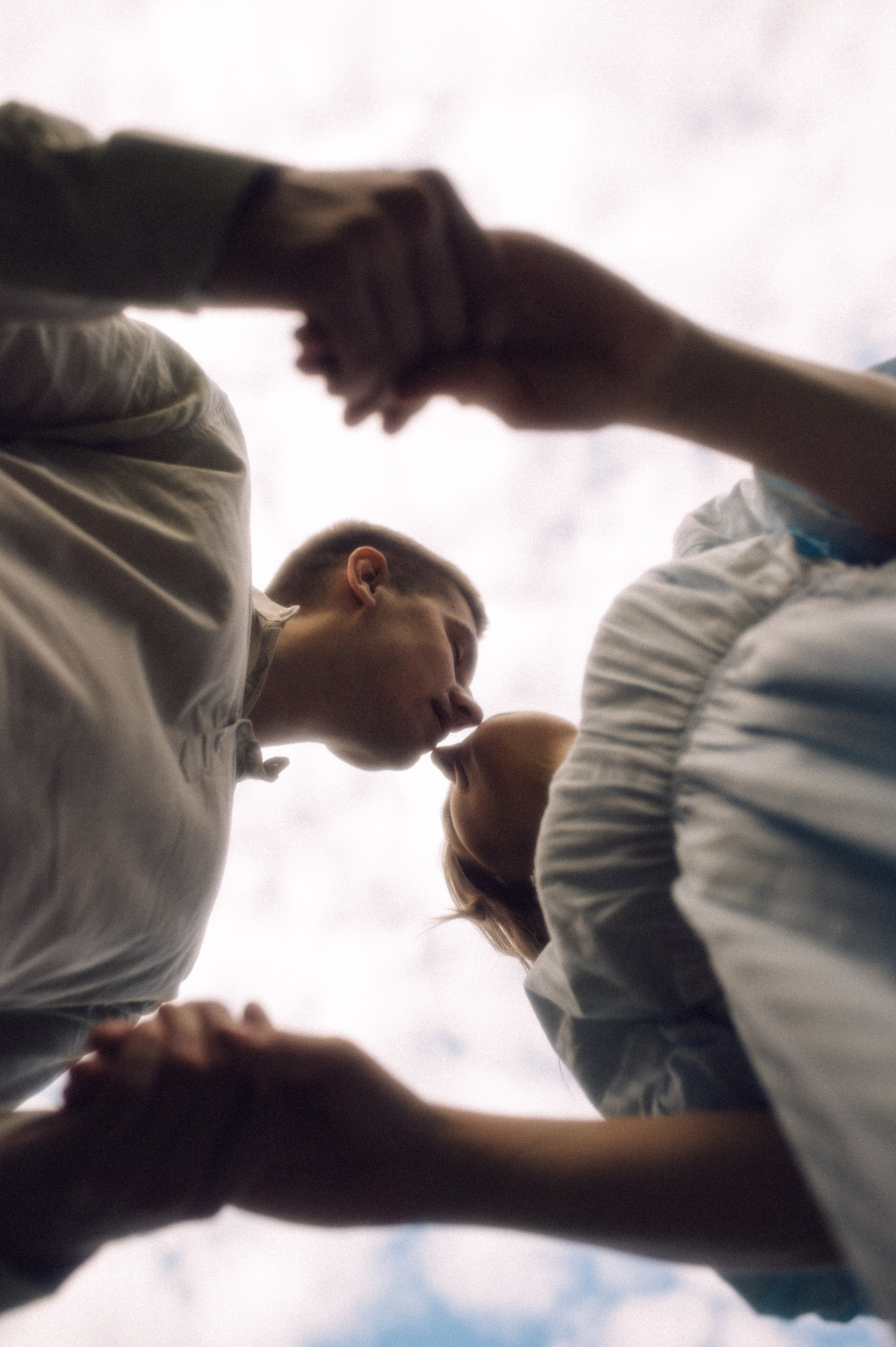 Ветер в волосах, нежность и поцелуи🤍. Лайфстайл фотограф в Москве Серебрянская Фаина