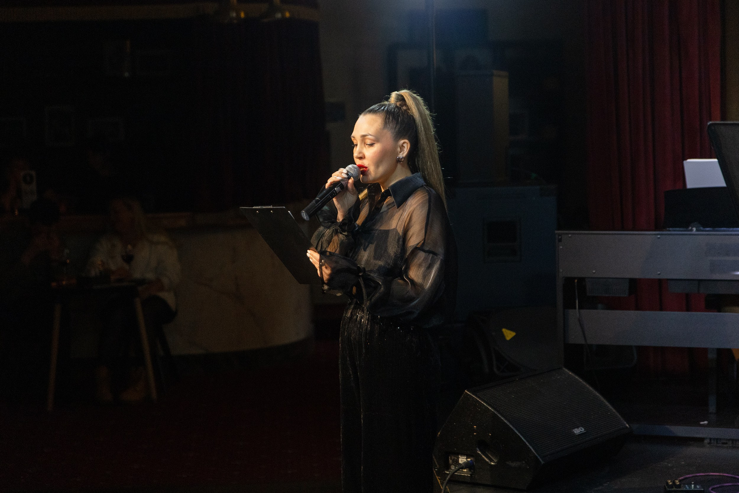 Выступление YOLO band в арт кафе. Фотограф Тюмень