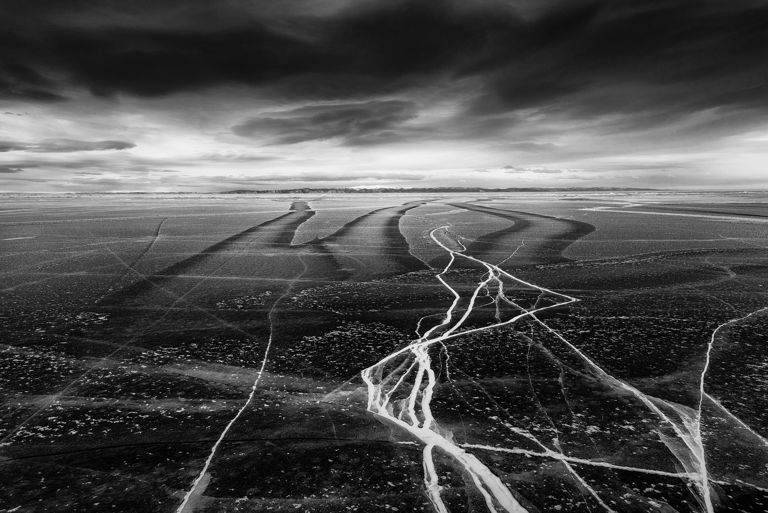 Байкальский лёд. Остров Ольхон. Пролив Ольхонские ворота