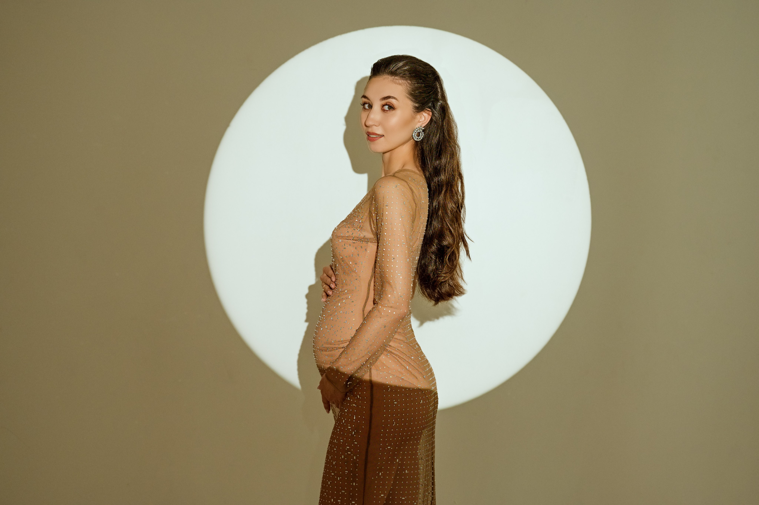 Фотосессия беременности в Крыму. Студийная фотосессия беременности. Стильная беременность. Фотограф беременных Ольга Топоривская.