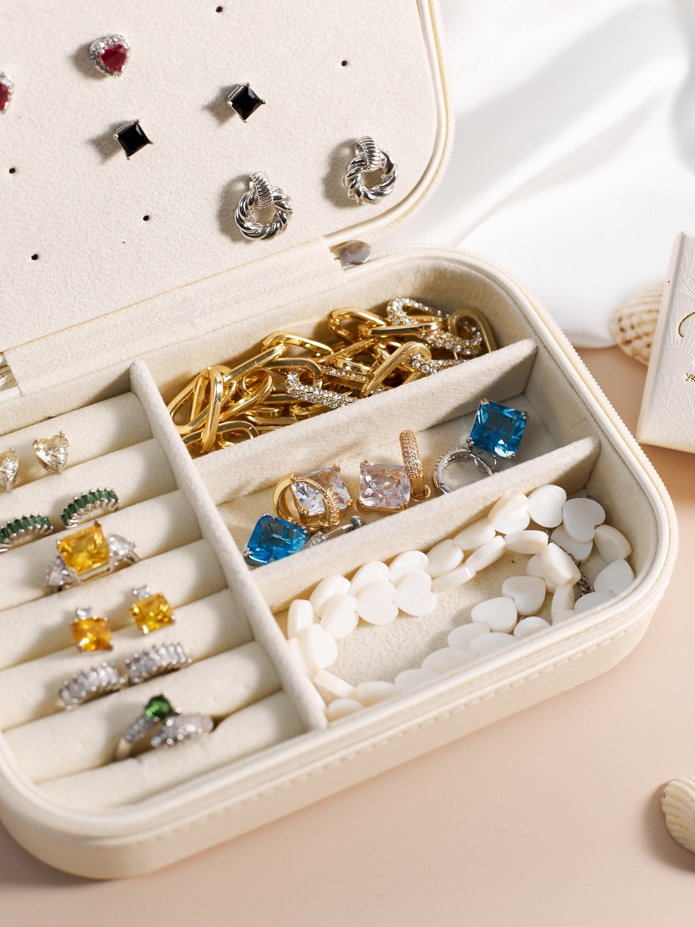 Фотосъемка шкатулок пазлов постеров Екатеринбург подарки Wildberries ВБ Ozon предметка Екб заказать цена. Фотограф Екатеринбург Анастасия Жерновская | Маркетплейсы и нейрофото