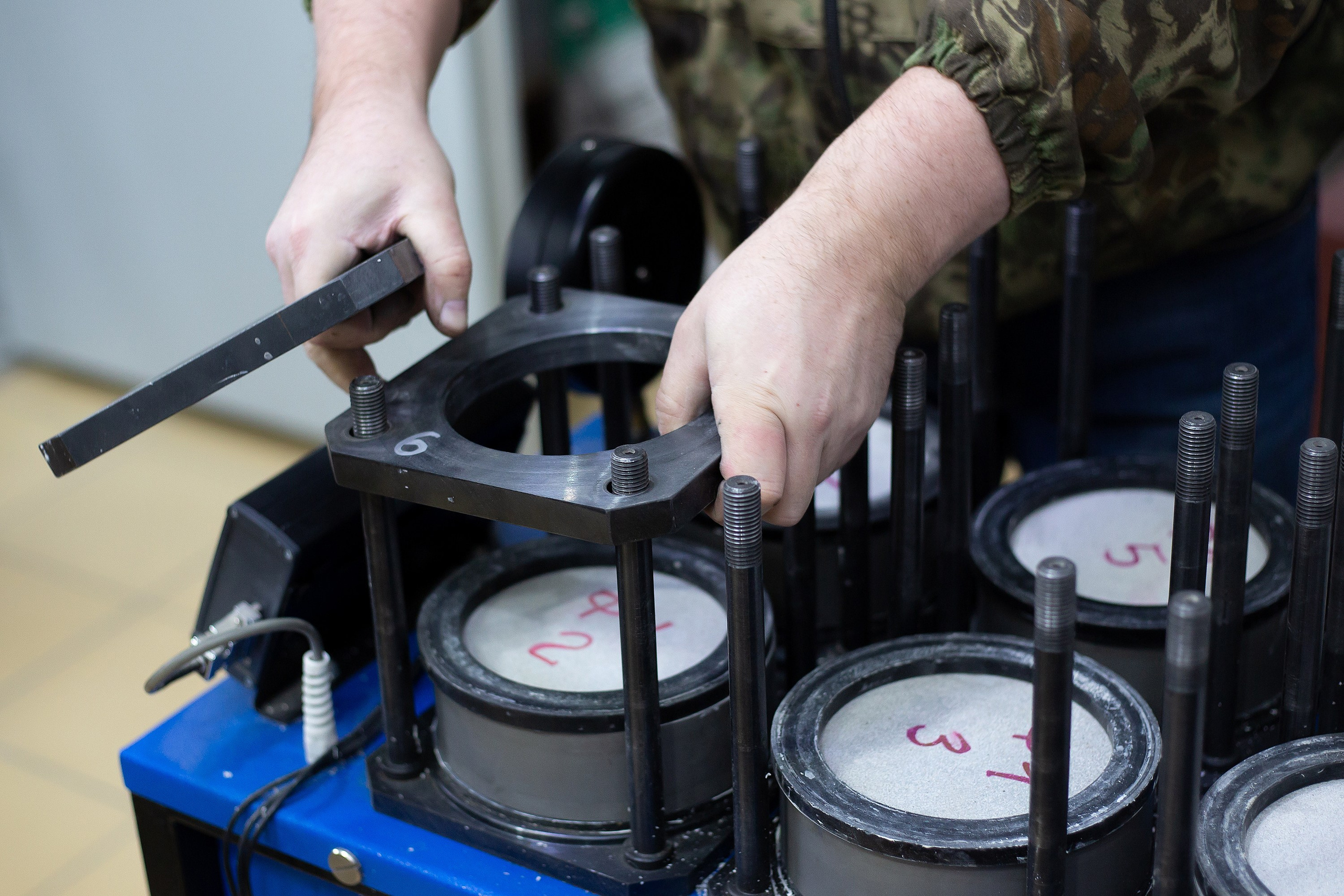 Фотографии с производства. Roman — Репортажный фотограф в Новосибирске