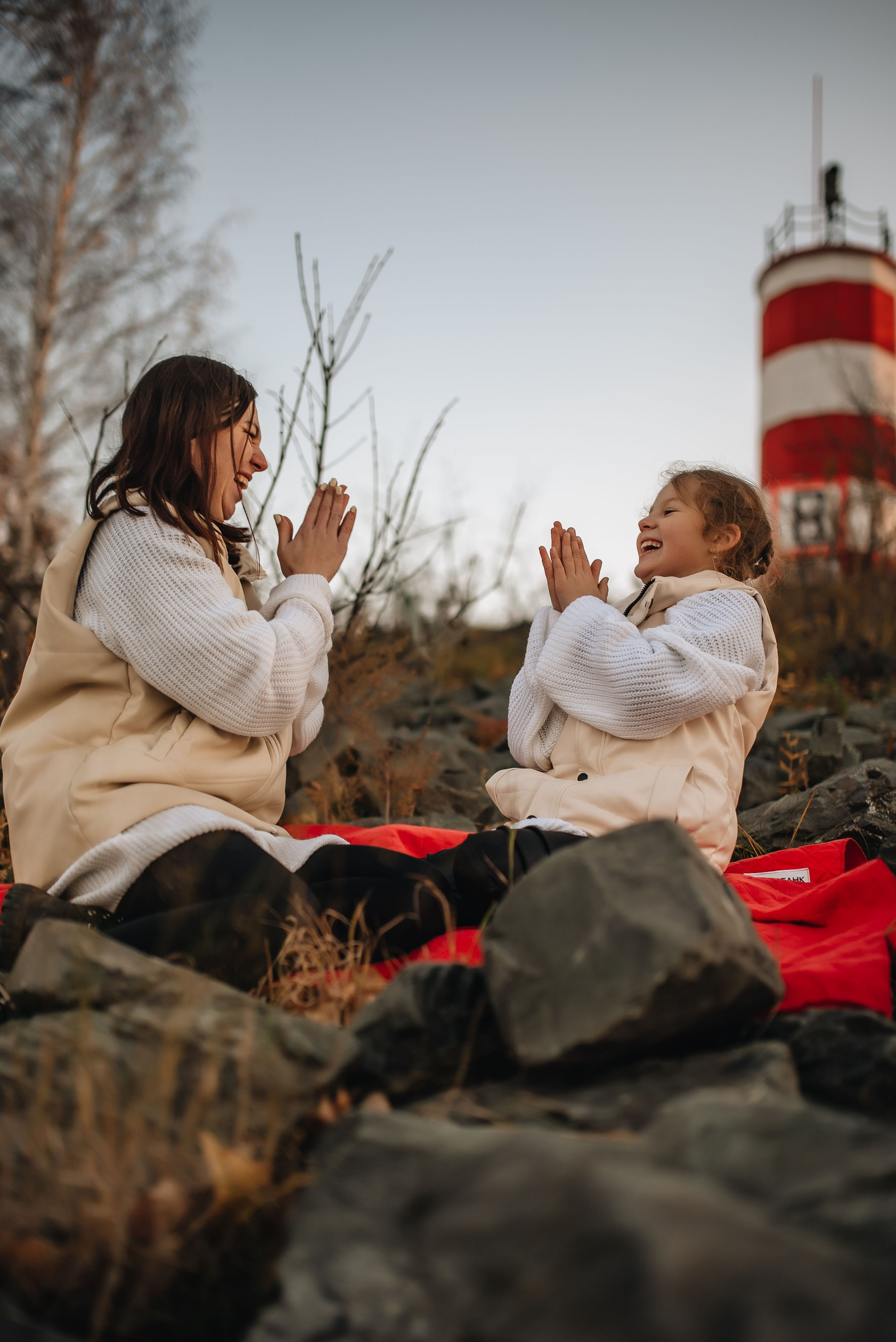 Катя и Варя (маяк). Семейная фотосессия в Новосибирске от фотографа Ольги Коваль